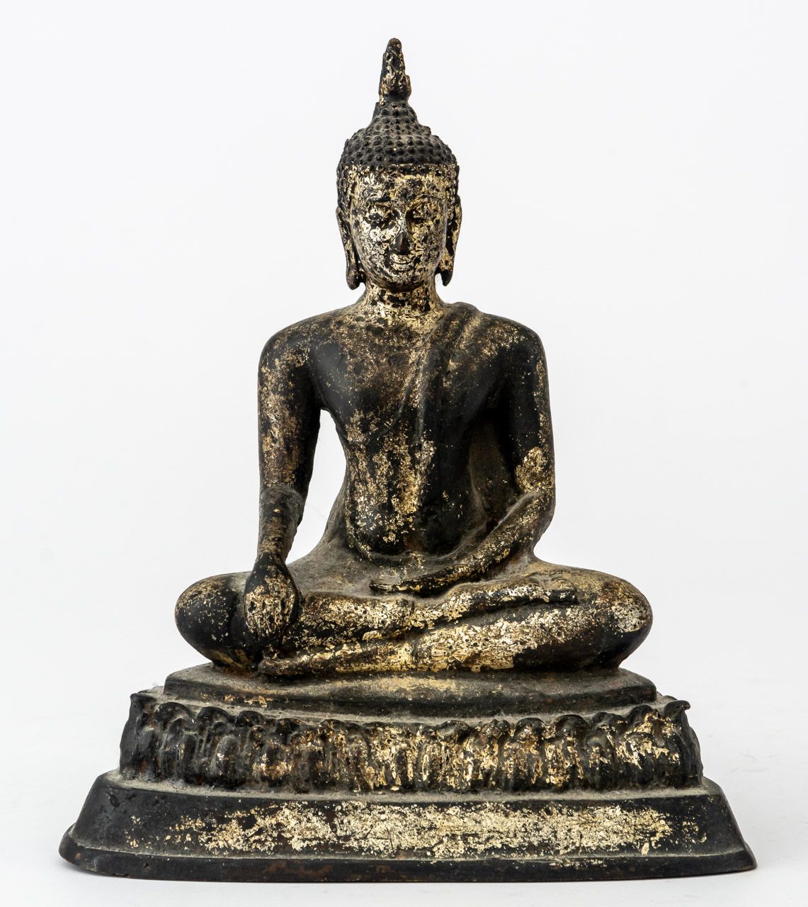 BUDDHA Thailand, Bronze, Reste von Versilberung, 19. Jh. Oder älter

21,5 cm hoc&hellip;