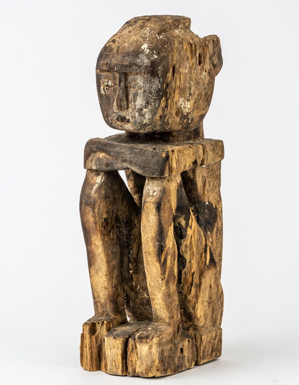 HOCKENDE FIGUR A CROUCHING FIGURE_x000D_


Oceania, wood_x000D_


42.5 cm high