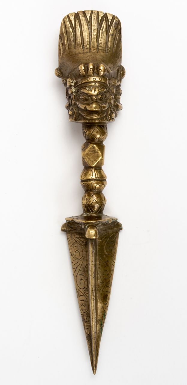 DOLCH GEGEN GEISTER 亚洲，黄铜，大概在1900年左右

长：23厘米