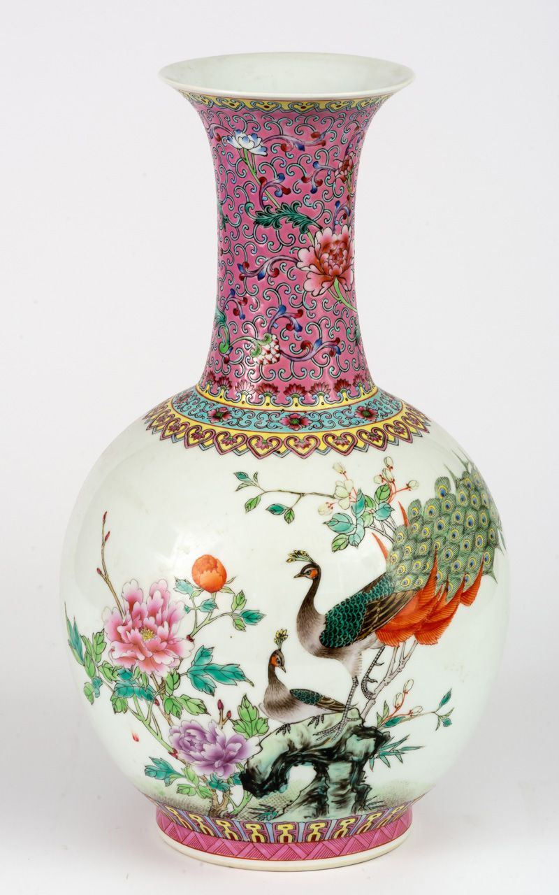 GROSSE FAMILLE ROSE VASE MIT PFAUEN Chine, porcelaine, peint à la main

44 cm de&hellip;