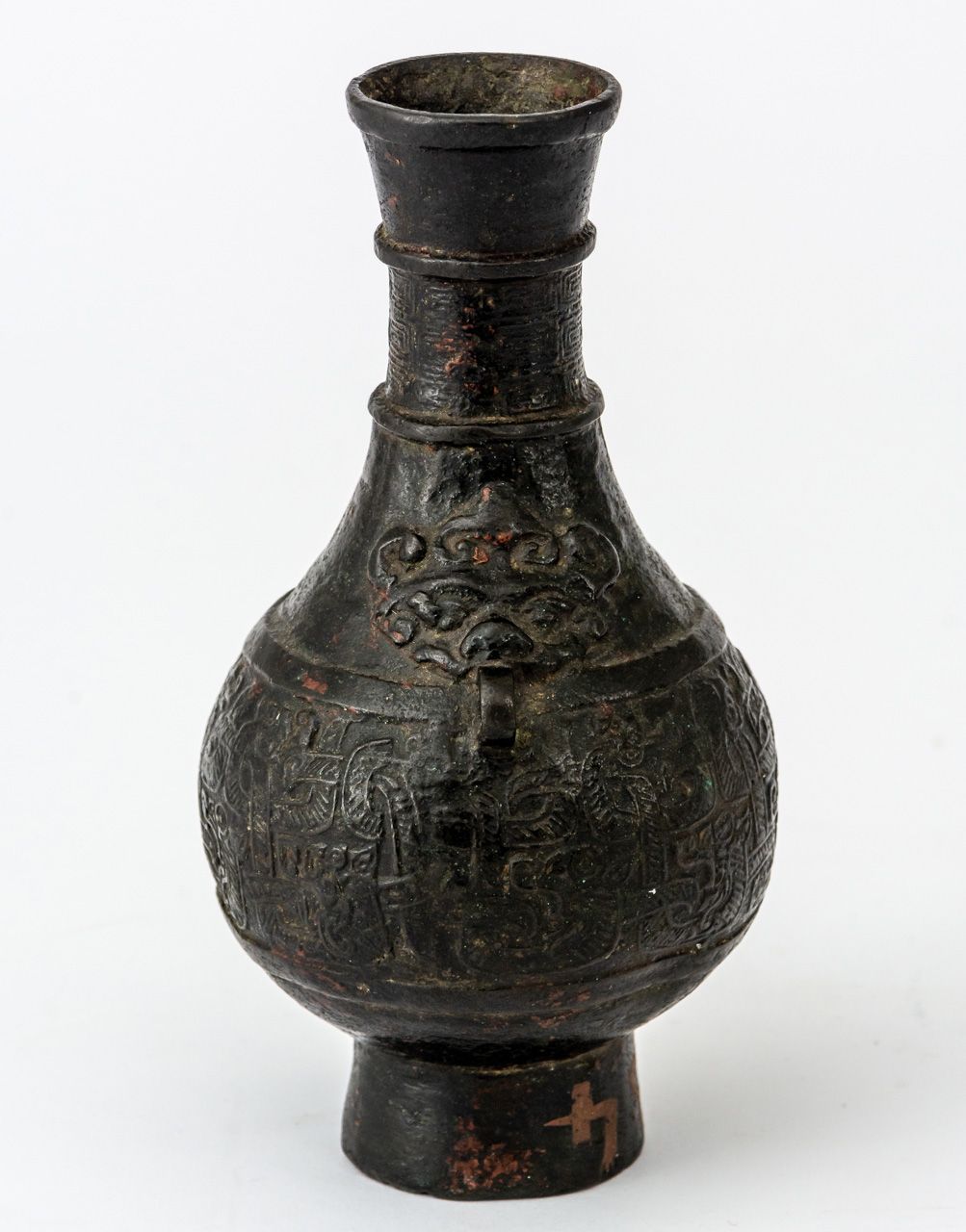 BRONZENE VASE 中国，底座用蜡密封，1800年以前

高14.5厘米