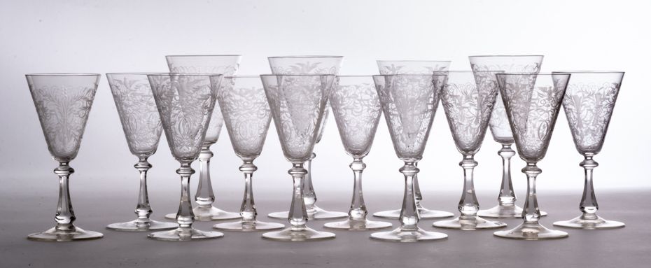 14 LIKÖRGLÄSER VON LOBMEYER 
14个Lobmeyer的利口酒杯 14个Lobmeyer的利口酒杯
玻璃，雕刻和蚀刻

10个高度为1&hellip;