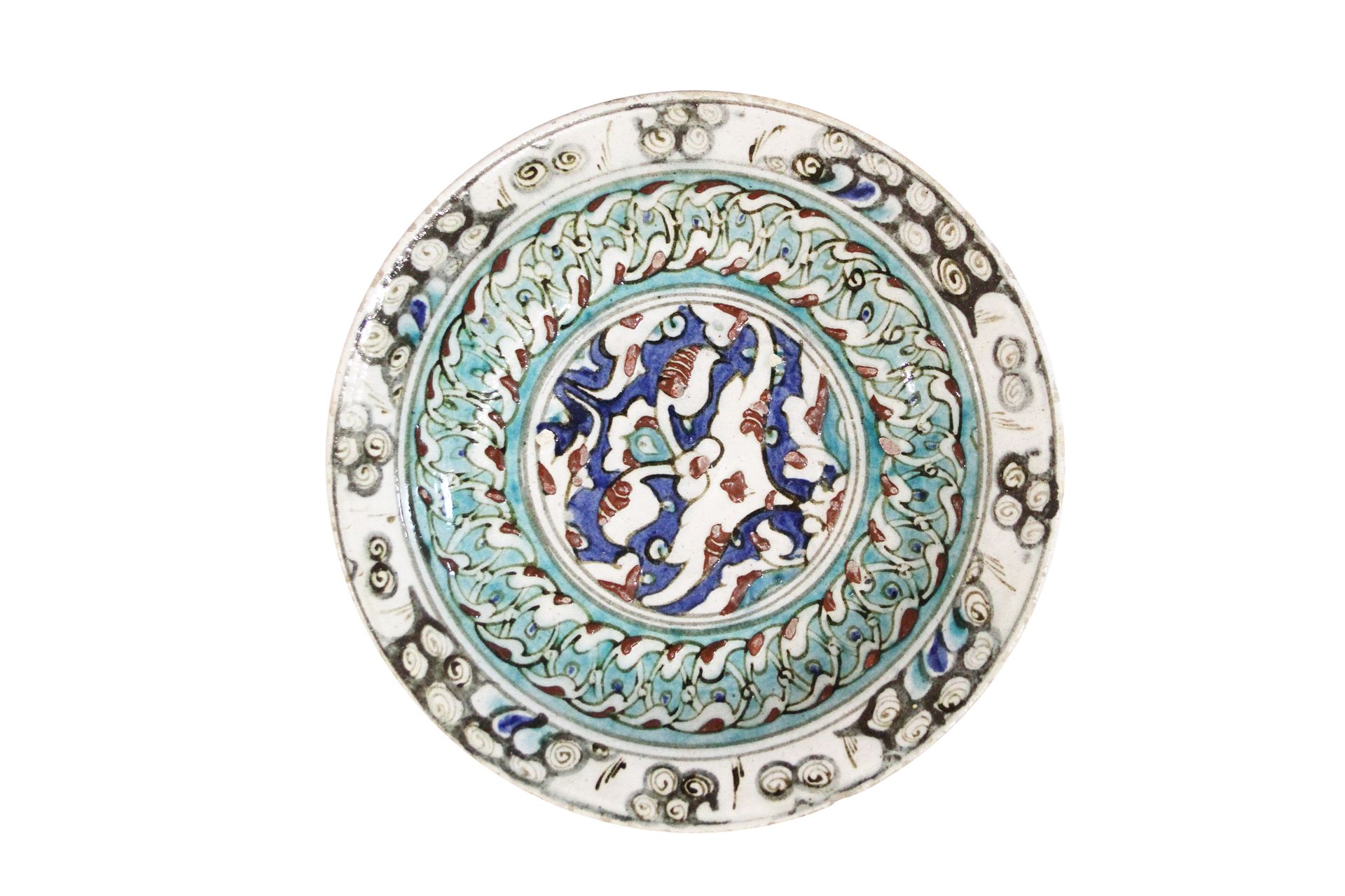 A circa 1680 Iznik bowl 一个约1680年的Iznik碗，用釉下钴蓝、绿松石蓝、绿色、黑色和锰色作画。土耳其。5厘米（高）x 27.5厘米&hellip;