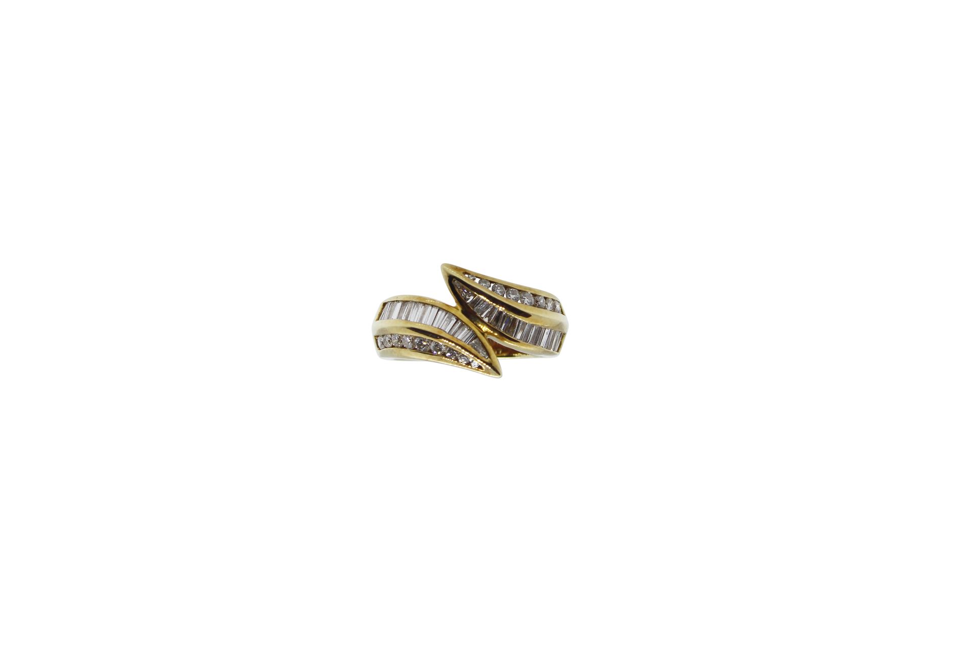 14k gold ring with diamond baguette Anillo de oro de 14k con diamante baguette. &hellip;