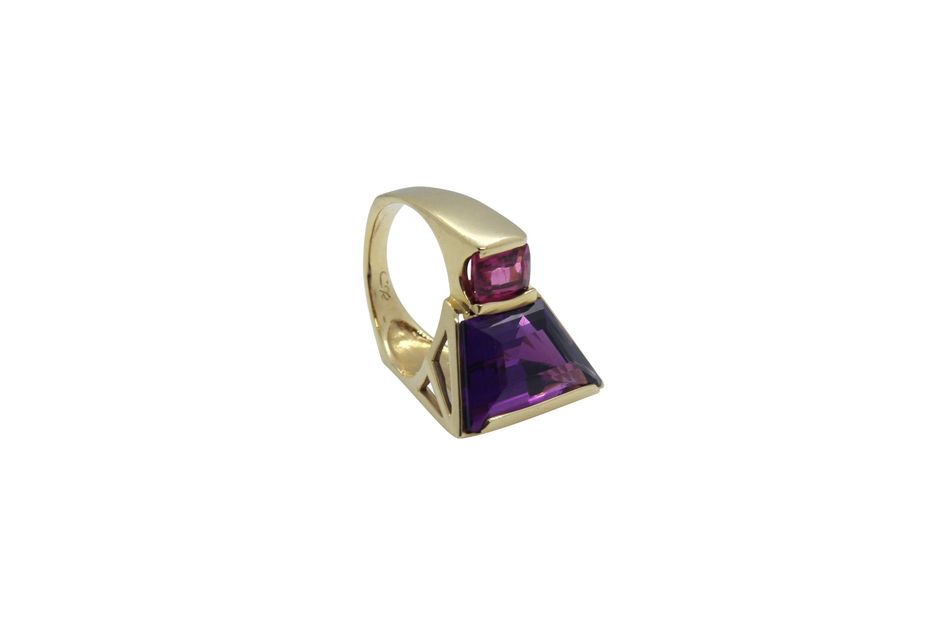18k gold ring mounted with Tourmaline and Amethyst stones 镶嵌碧玺和紫水晶石头的18K金戒指。毛重约1&hellip;