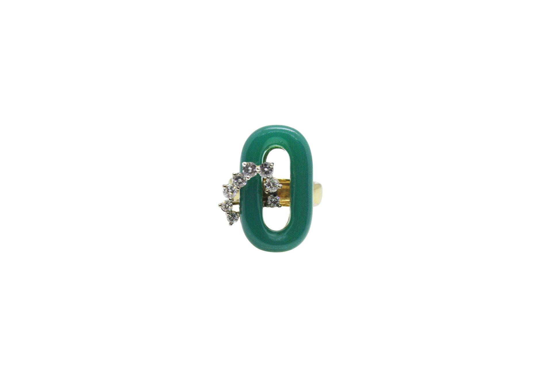 18k gold greenagate ring with approx. 0.65ct diamonds 18K金绿玛瑙戒指，镶有约0.65克拉的钻石。毛重约&hellip;