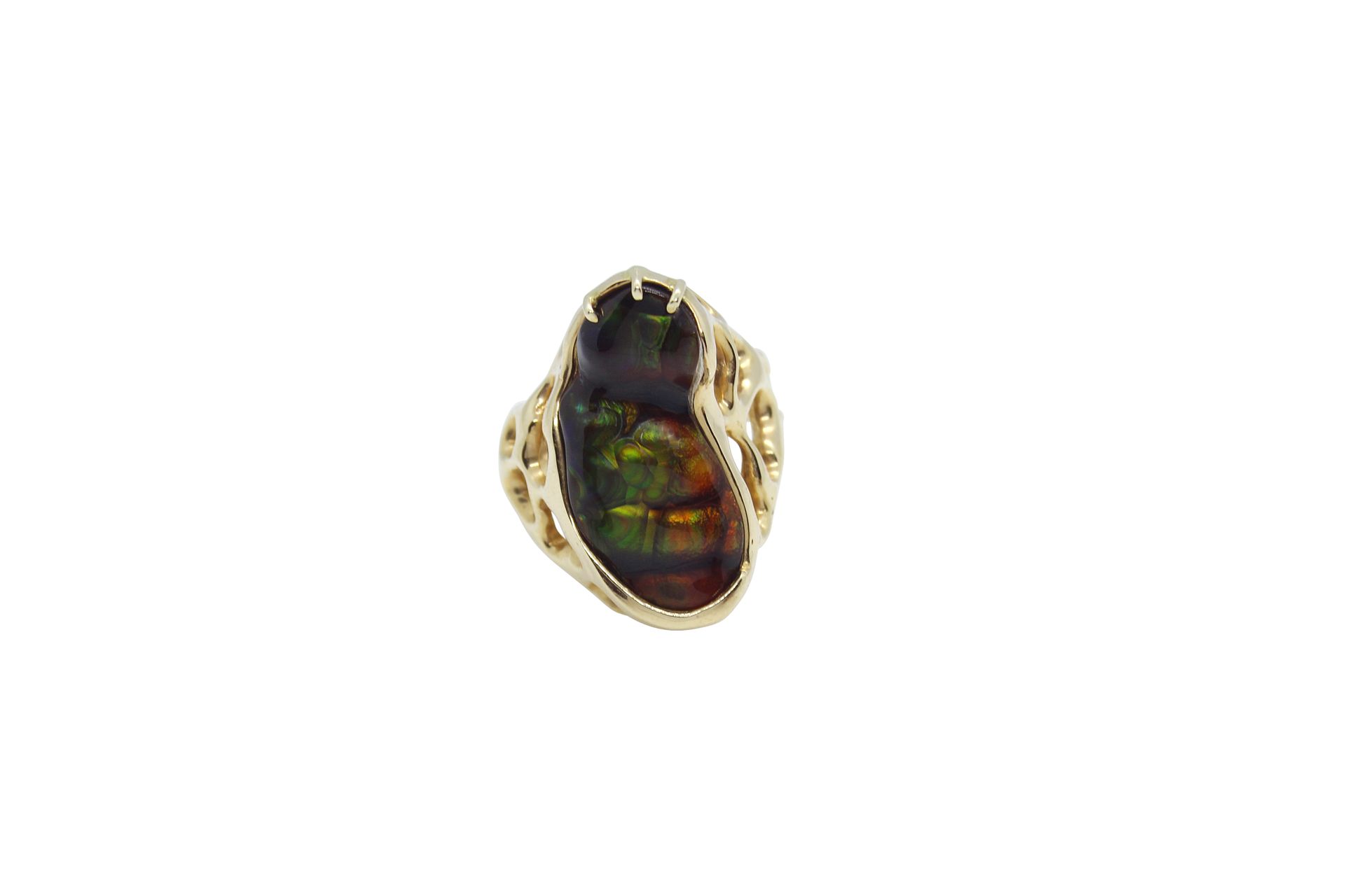 18k gold ring with abalone Bague en or 18k avec ormeau. Poids brut environ 16,5 &hellip;