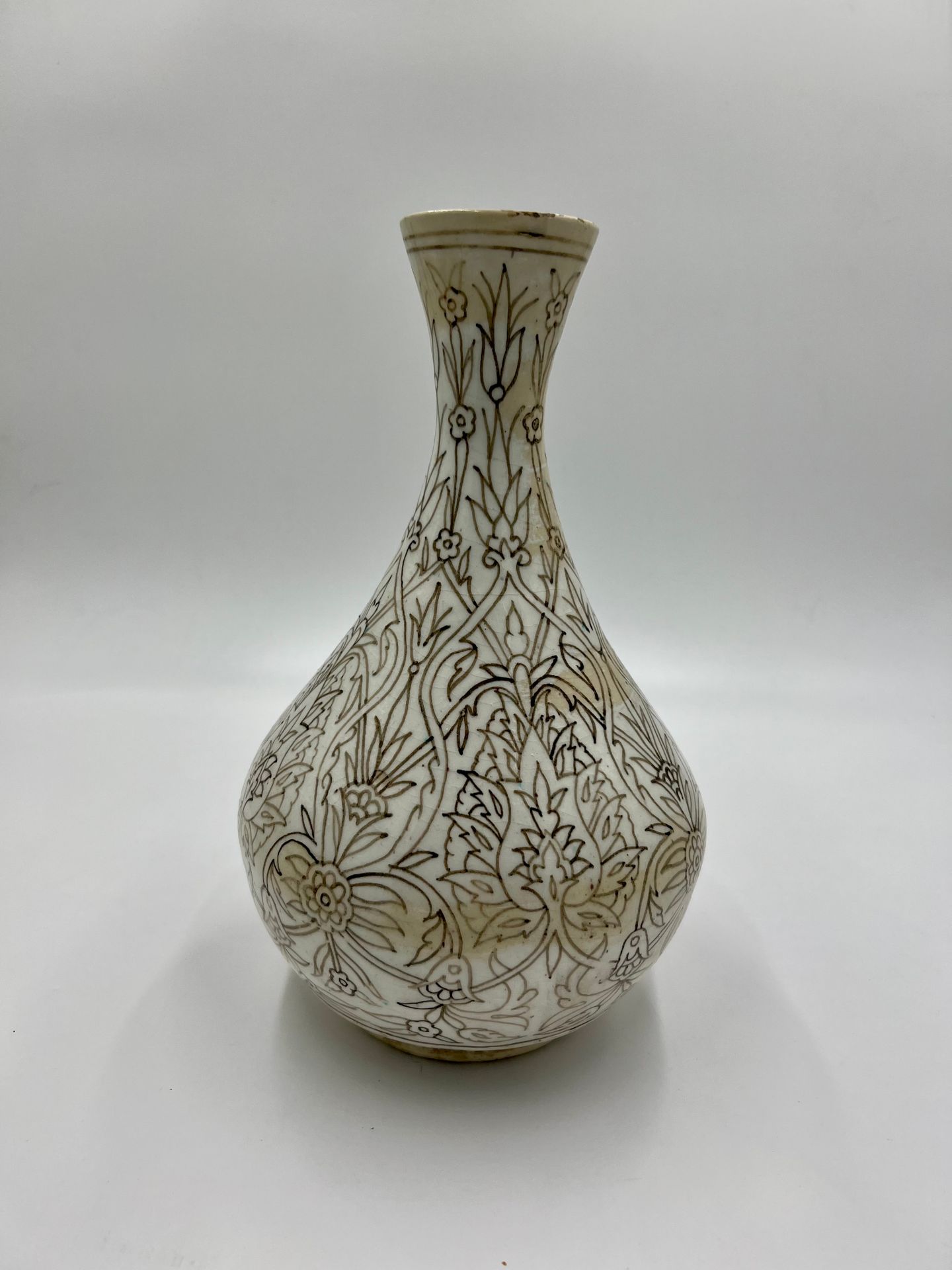 A circa 1800 Ottoman Turkey cypress design hand-painted vase. 
Vase peint à la m&hellip;