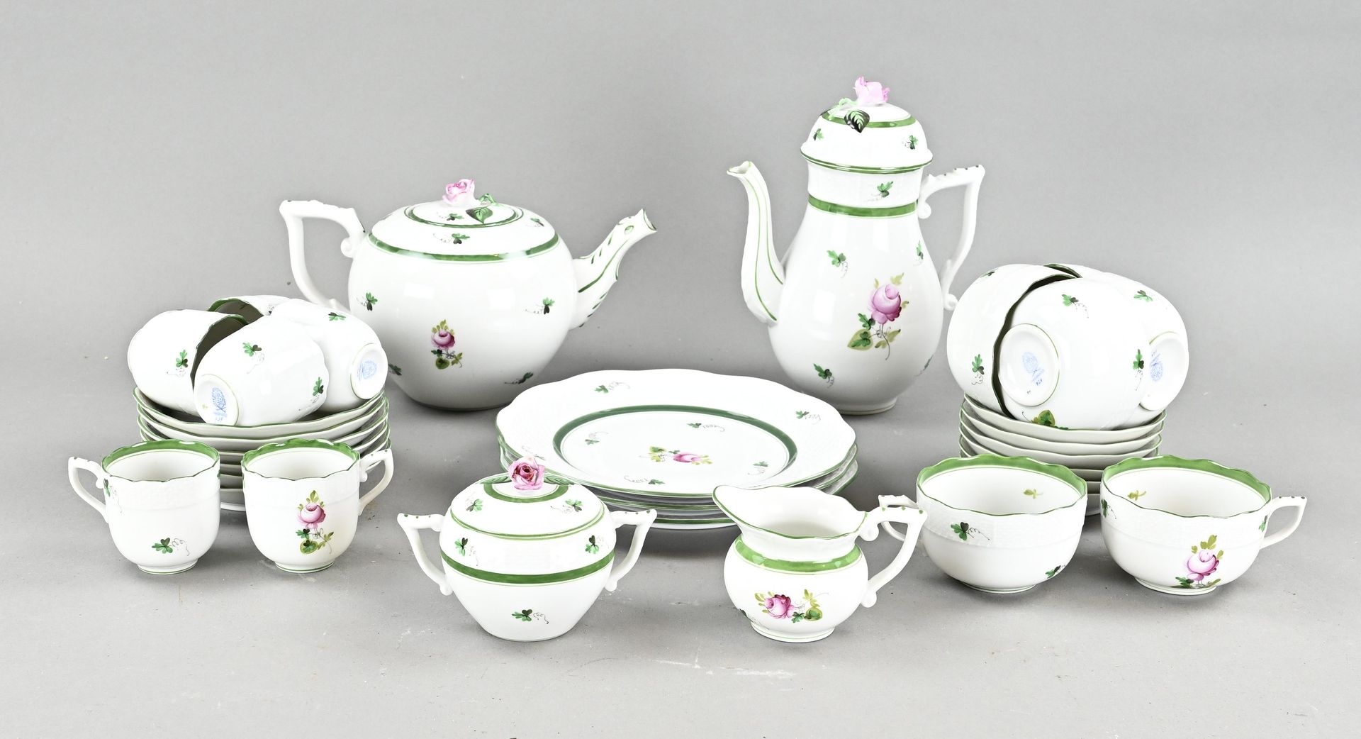 陶瓷Herend 茶具+ 摩卡餐具。包括六个茶杯和茶托。六个茶杯和茶托