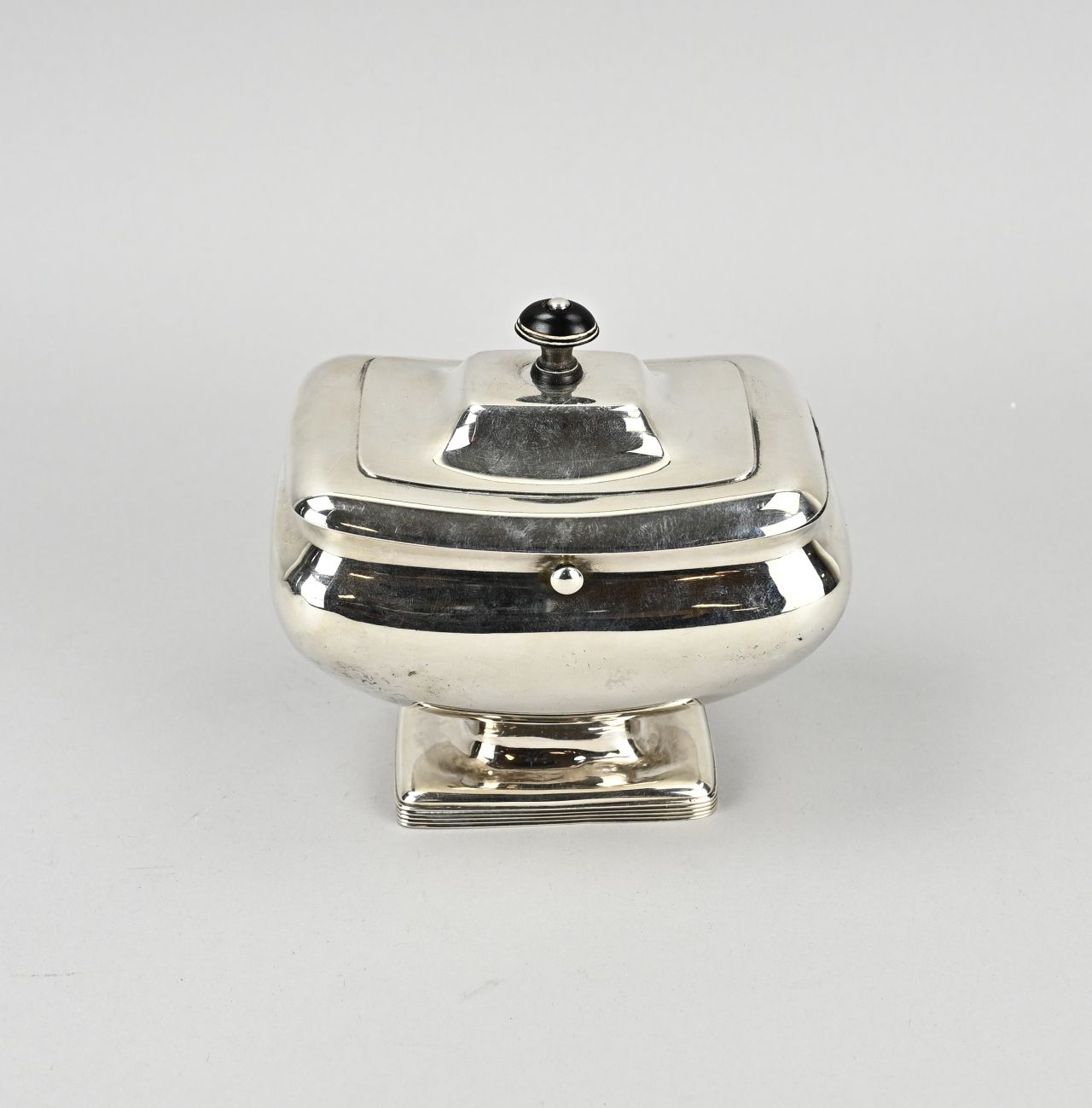 Null Bella scatola da tè in argento, 934/000, di forma rettangolare sagomata e c&hellip;
