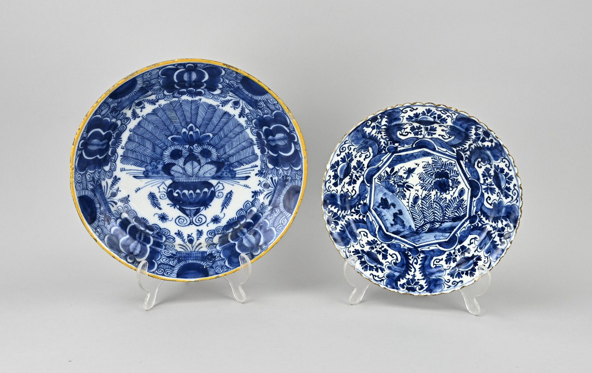 Null Zwei Delfter Fayence-Teller aus dem 18. Jahrhundert mit Chinoiserie-Dekor u&hellip;