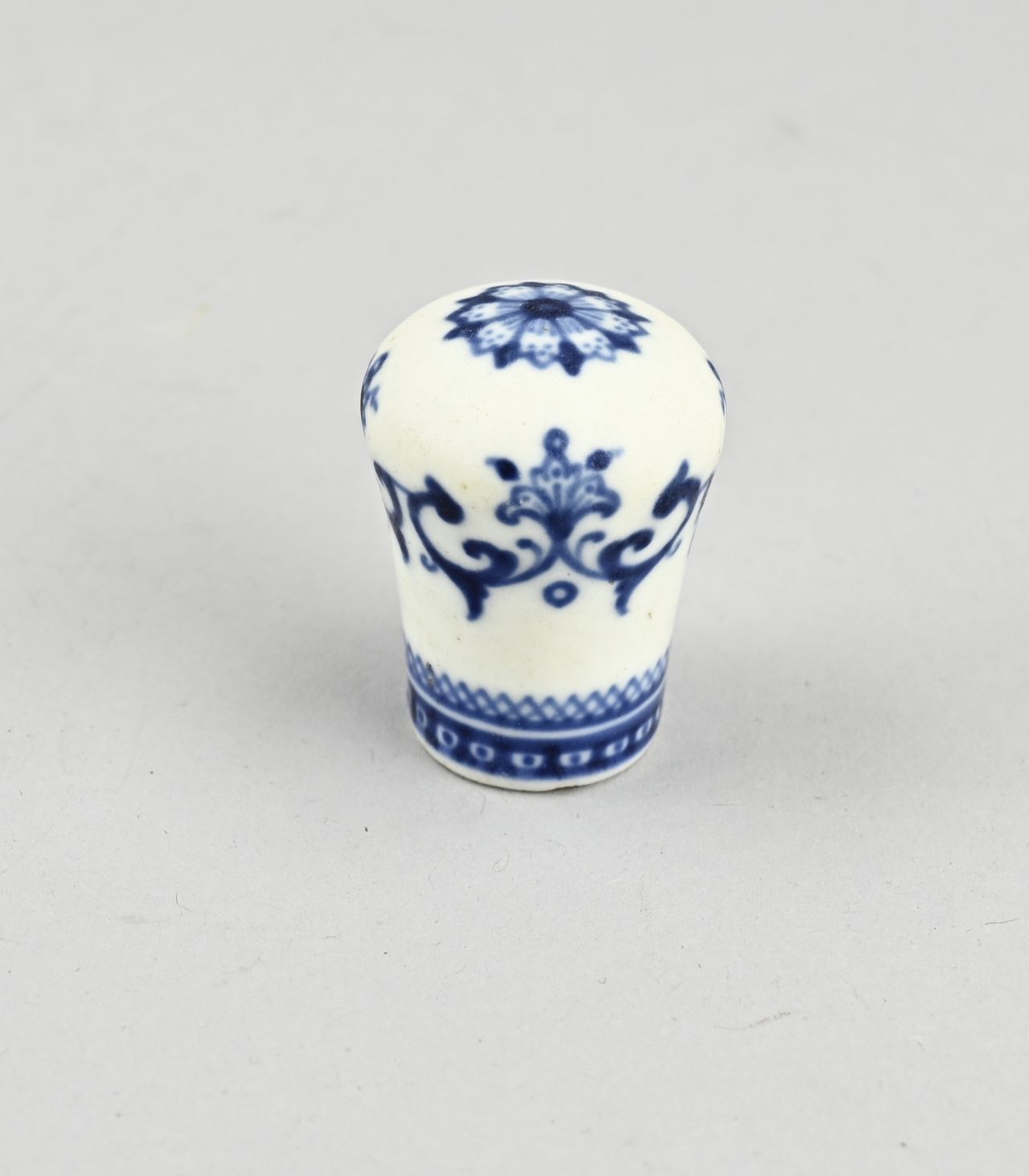 Null Pommeau de canne en porcelaine du 18e siècle. Saint Cloud France. Vers 1730&hellip;