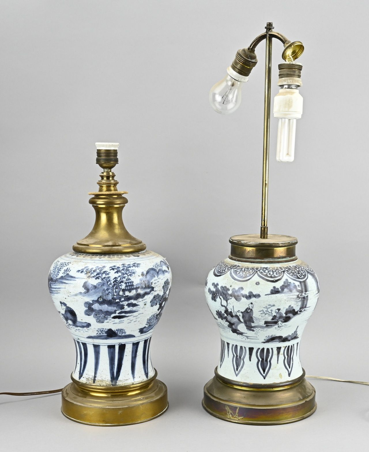 Null Deux pieds de lampe/vase en fayence de Delft du 18e siècle à décor de chino&hellip;