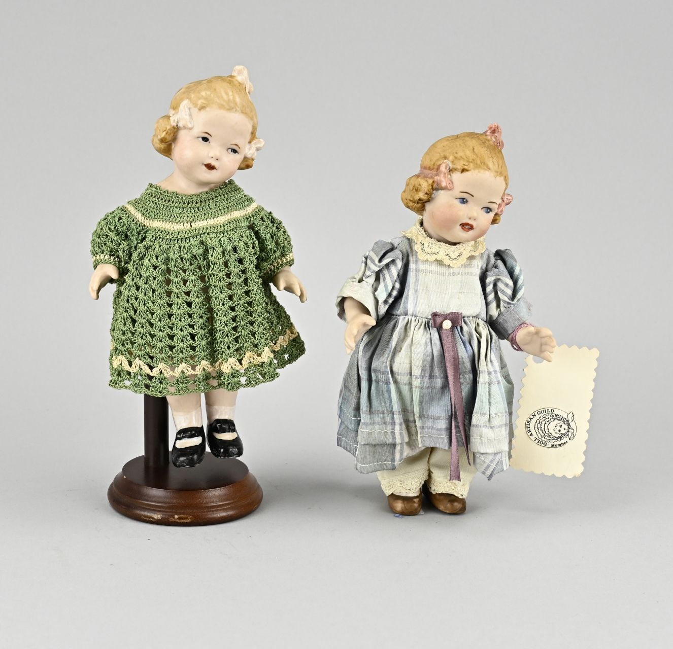 Null Deux anciennes poupées Heubach en porcelaine allemande biscuit. Vers 1910. &hellip;
