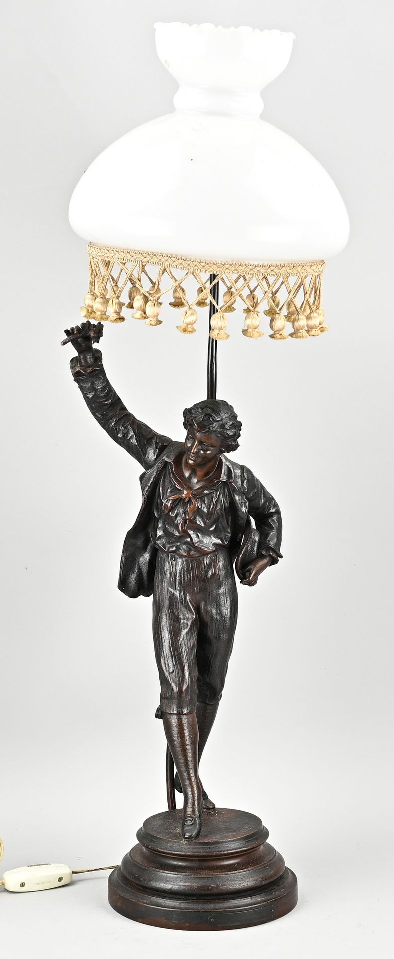 Null Lampe de table ancienne à figures. Composition en métal. Circa 1900. Dimens&hellip;