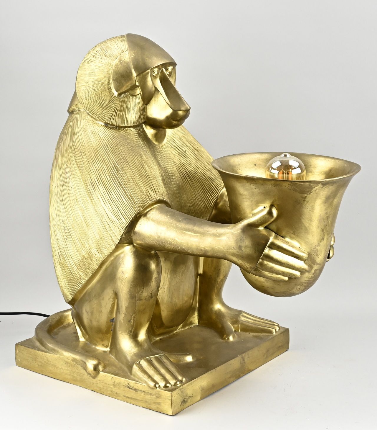 Null Grande lampe singe en bronze poli de style Art Déco. 21e siècle. Dimensions&hellip;