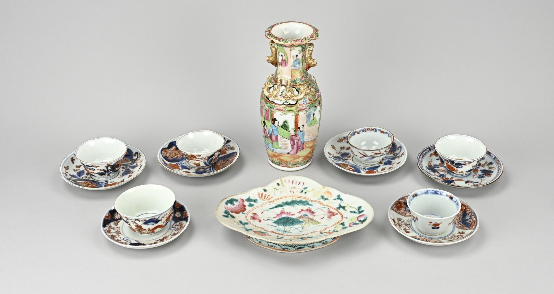 Null Lot de porcelaines chinoises anciennes (8x). Comprenant : 6x tasses Imari +&hellip;