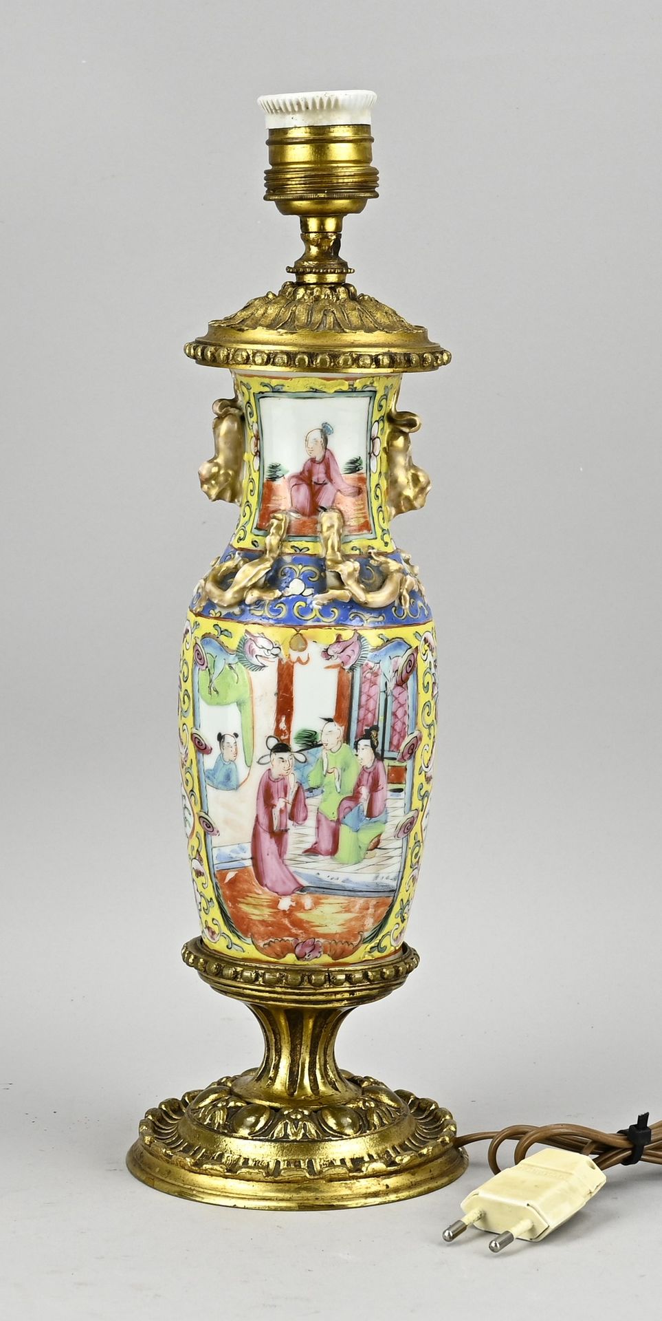 Null Lampe de table du 19e siècle avec base en rose de famille cantonaise + bron&hellip;