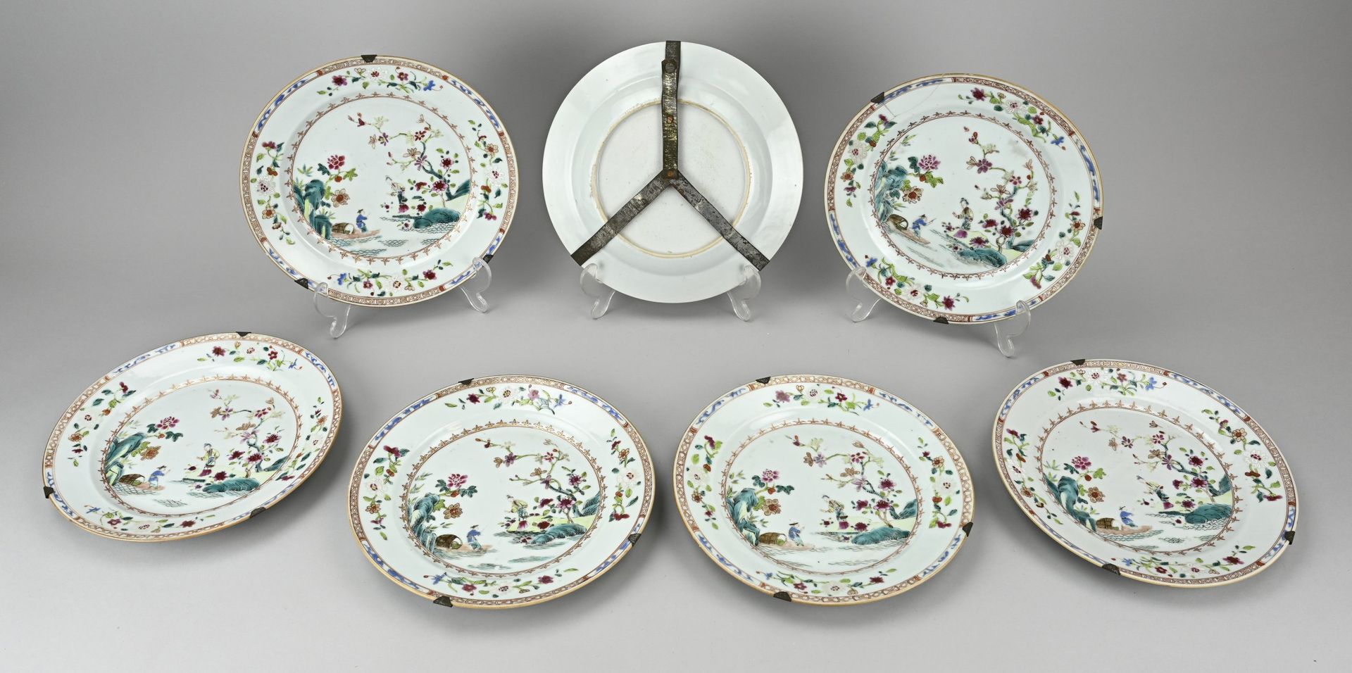 Null Ensemble de sept rares assiettes en porcelaine verte de la famille chinoise&hellip;