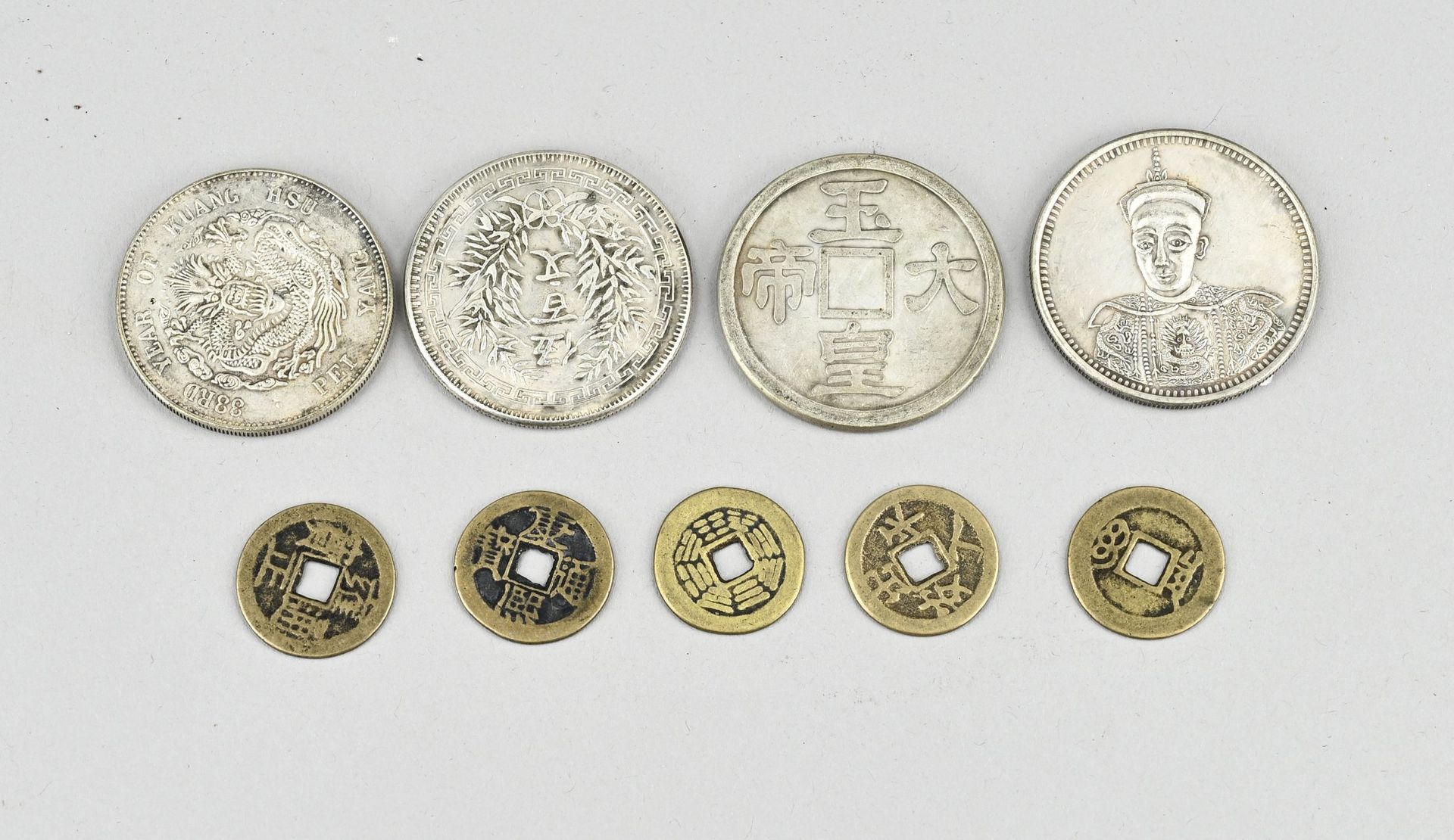 Null Diverses pièces de monnaie chinoises anciennes. Quantité : 9x. Dimensions :&hellip;