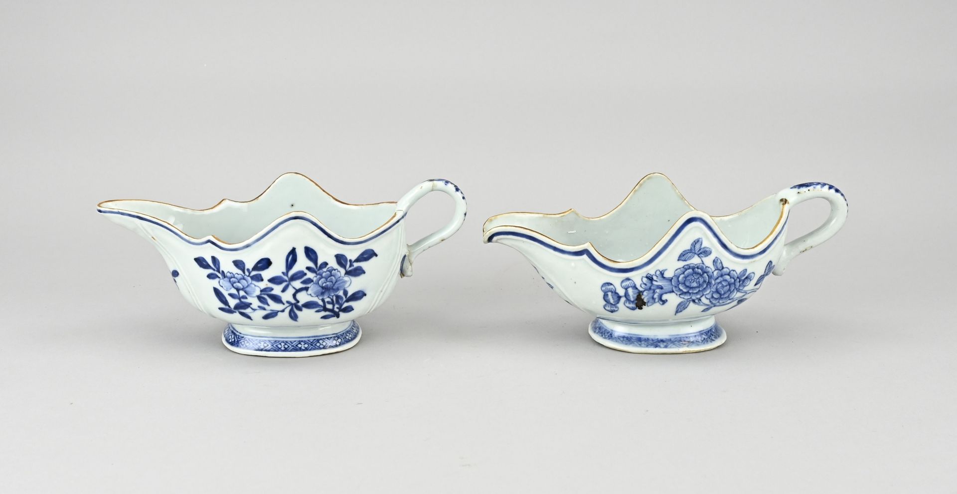 Null Deux saucières cheng lung en porcelaine chinoise du 18e siècle avec décor f&hellip;