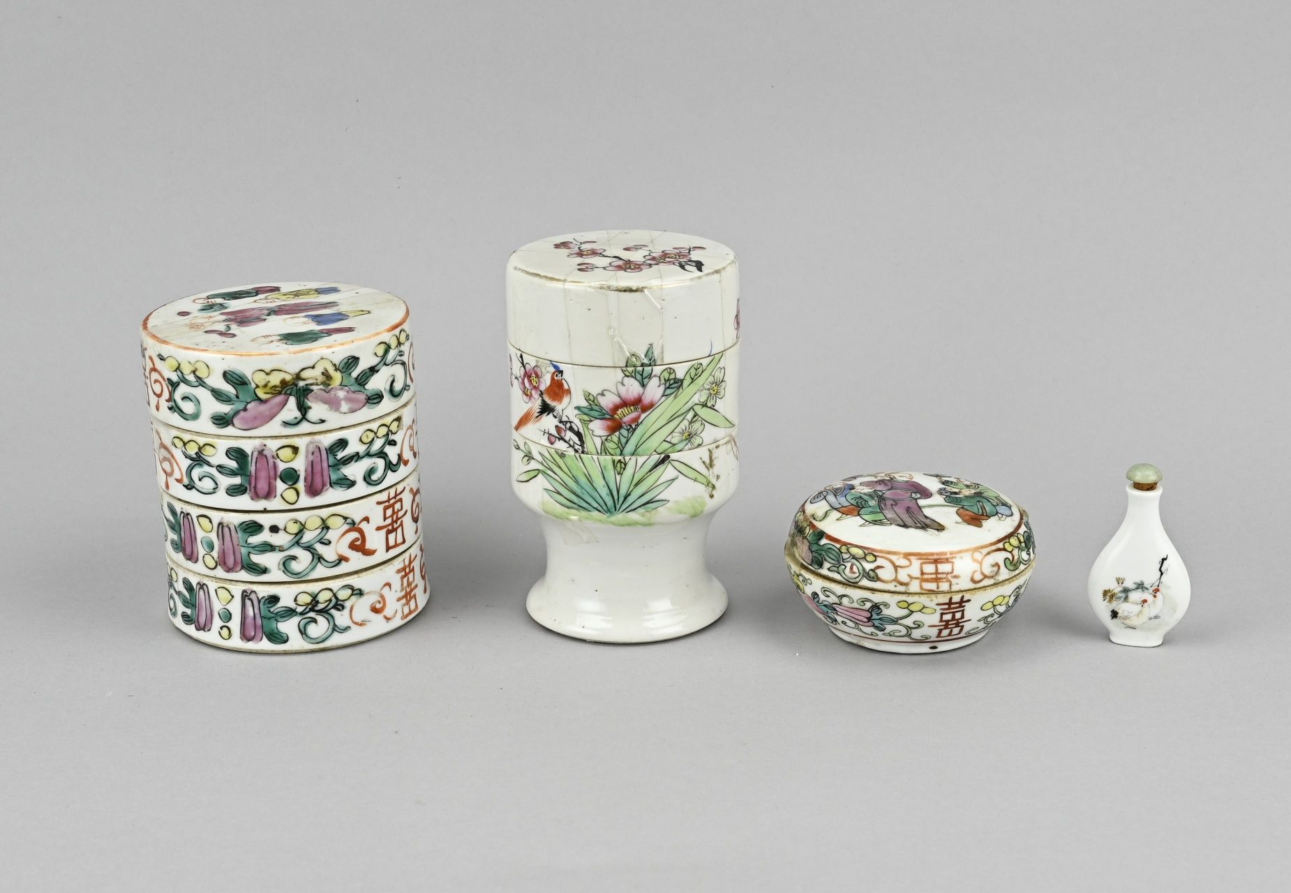 Null Lot de porcelaine chinoise du 19ème siècle. Comprenant 3x Boîte familiale à&hellip;