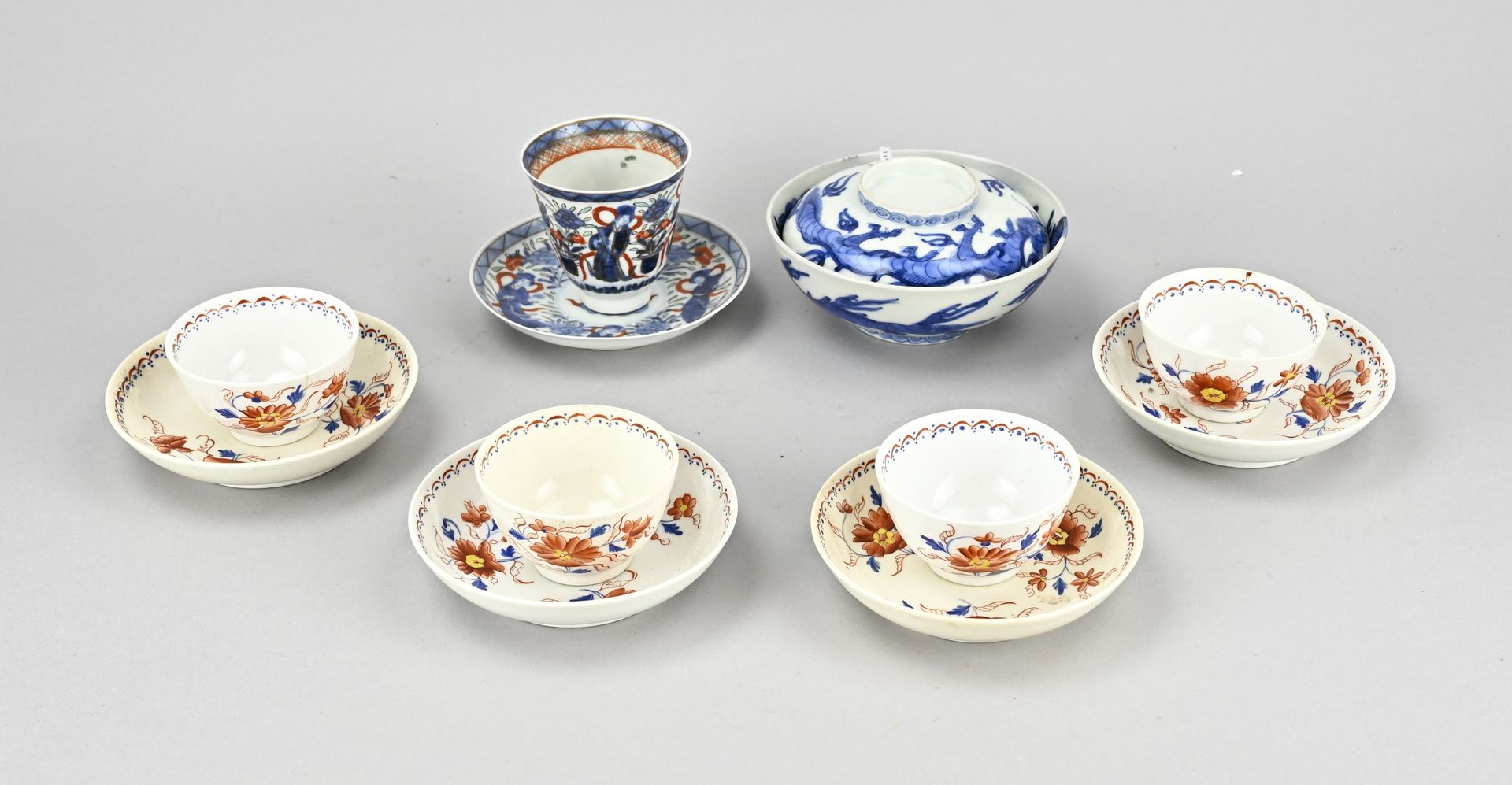 Null Lot de diverses porcelaines chinoises et européennes. Entre autres, boîte à&hellip;