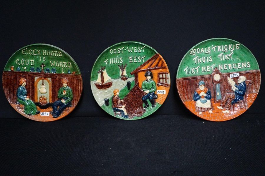 kasteel Leidingen Gemoedsrust Flemish pottery - "East West Home Best", "Own fireplace is worth gold" and  "Like the clock at home ticks nowhere" - Diameter : 26 cm