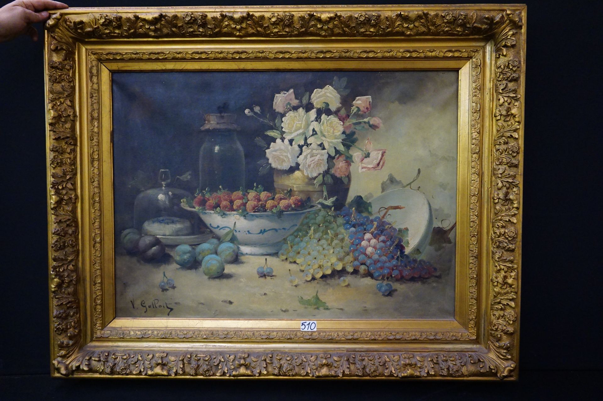 V. GALLOIT "玫瑰和水果的静物" - 布面油画 - 签名 - 美丽的框架 - 65 x 90 cm