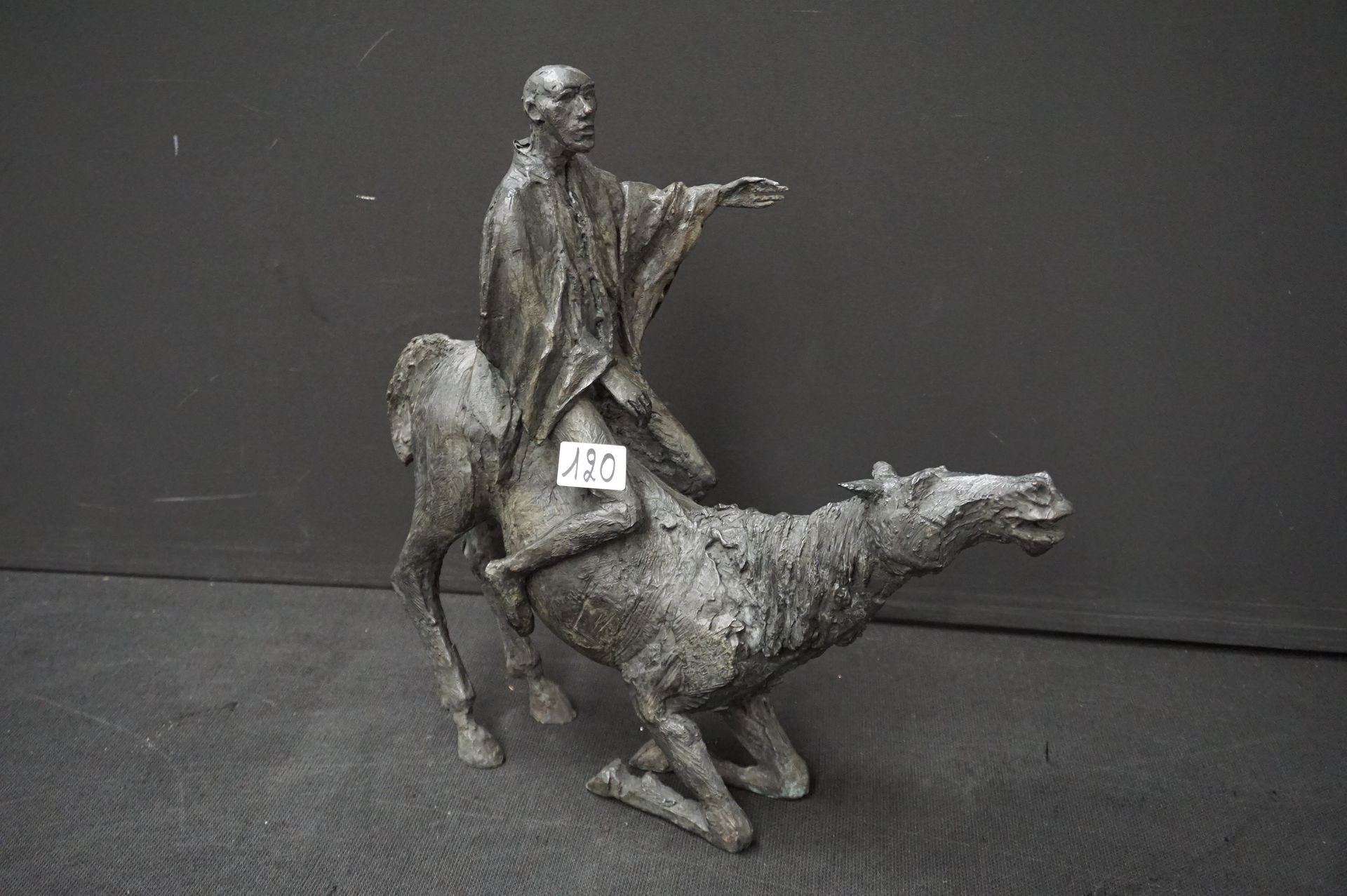 ROLAND DEVOLDER (1938 - ) 
"Cavalier à cheval" - Sculpture en bronze - Signée - &hellip;