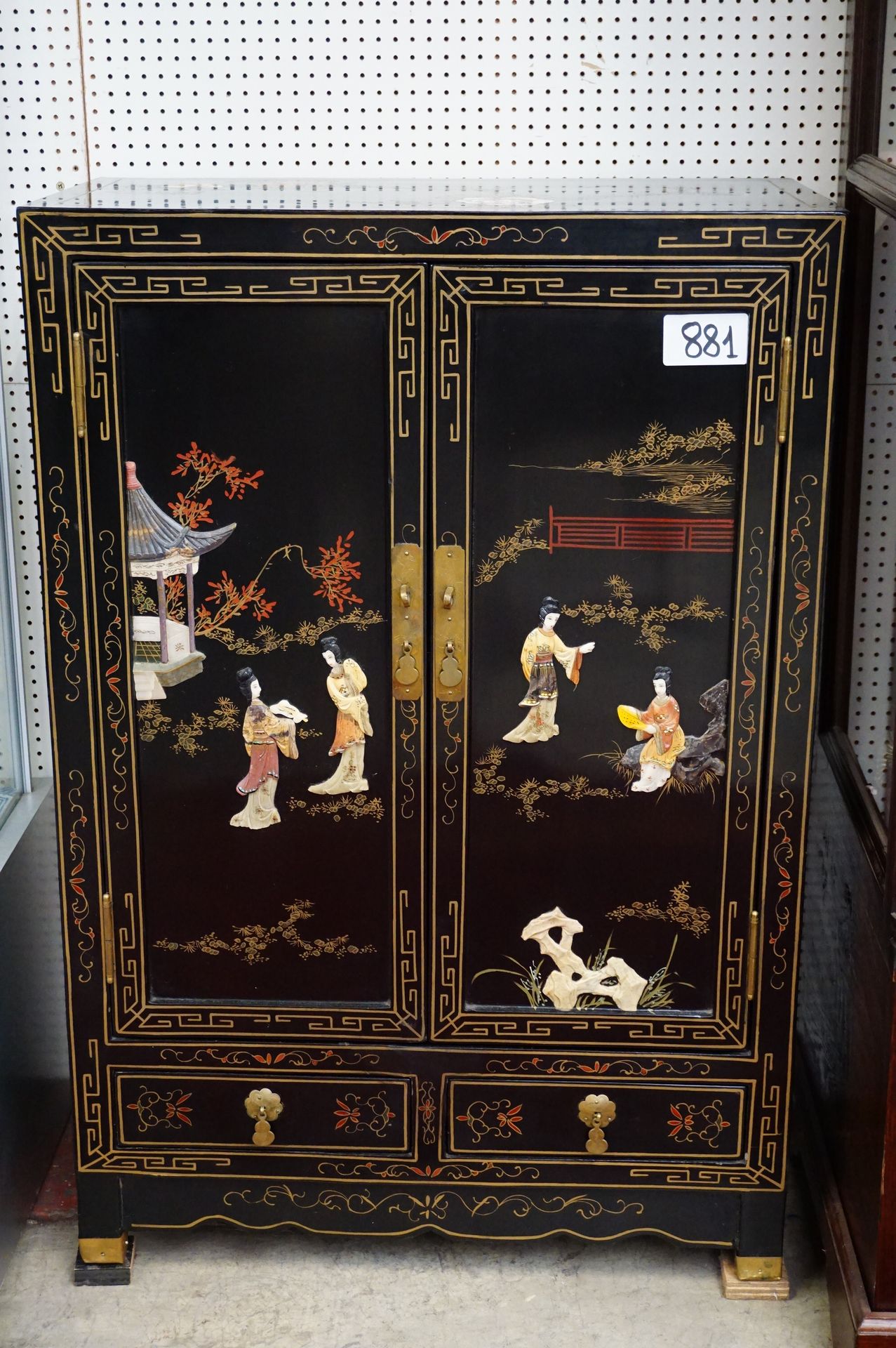 Null Chinese cabinet - Laque de Chine - Decor with Gheishas - With 2 doors and 2&hellip;