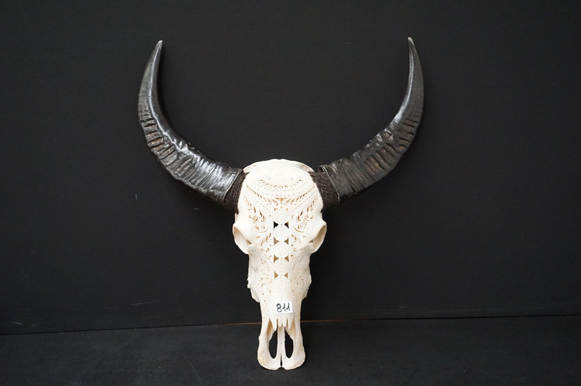 Null 
Cranio di bufalo - Riccamente decorato - H: 77 cm - Western - Country -