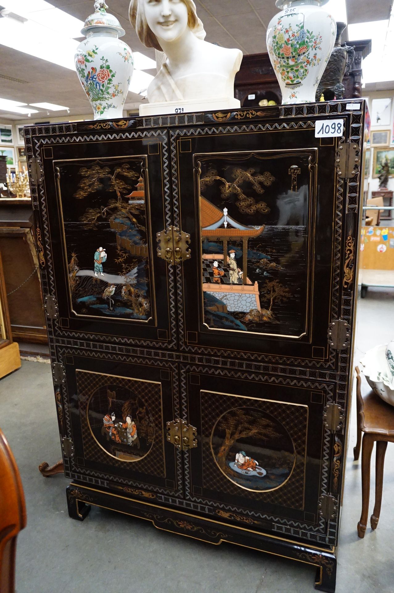 Null Cabinet in Laque de Chine - With 4 doors - Decor with characters