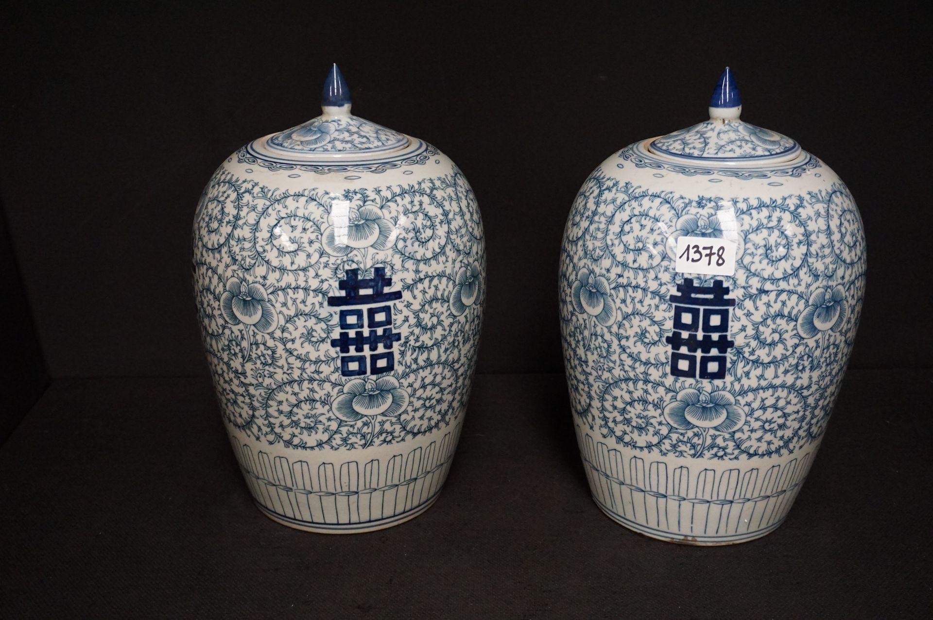 Null 
2 potiches en porcelaine de Chine - Bleu et blanc - H : 35 cm