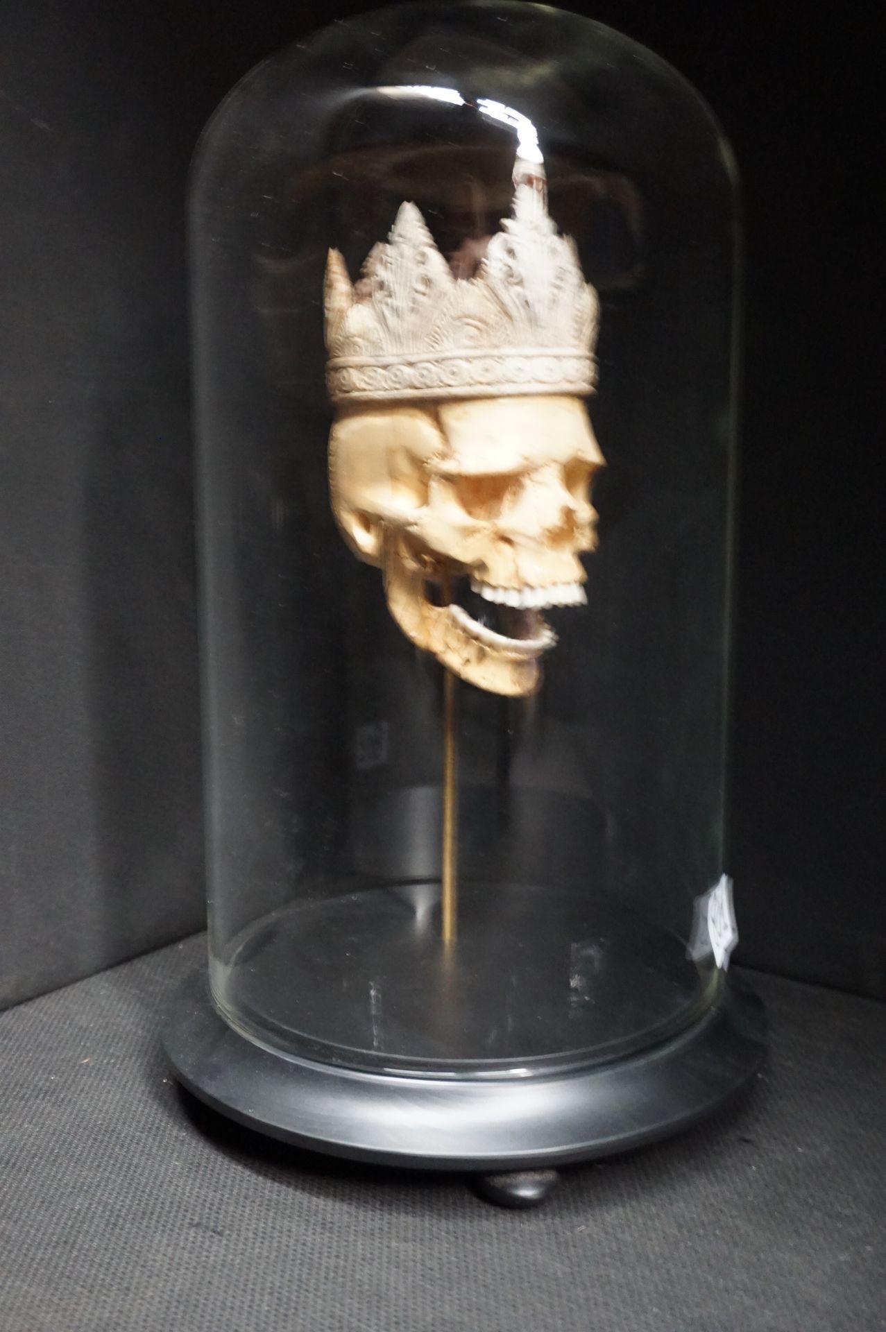 Memento Mori 
Globe "MEMENTO MORI" - "Crâne avec couronne" - Bois sculpté - et b&hellip;