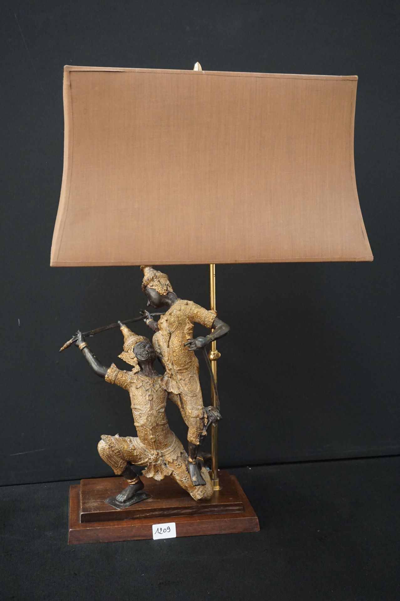 Null Beau lampadaire avec statue en bronze thaïlandaise - Hauteur de la statue :&hellip;