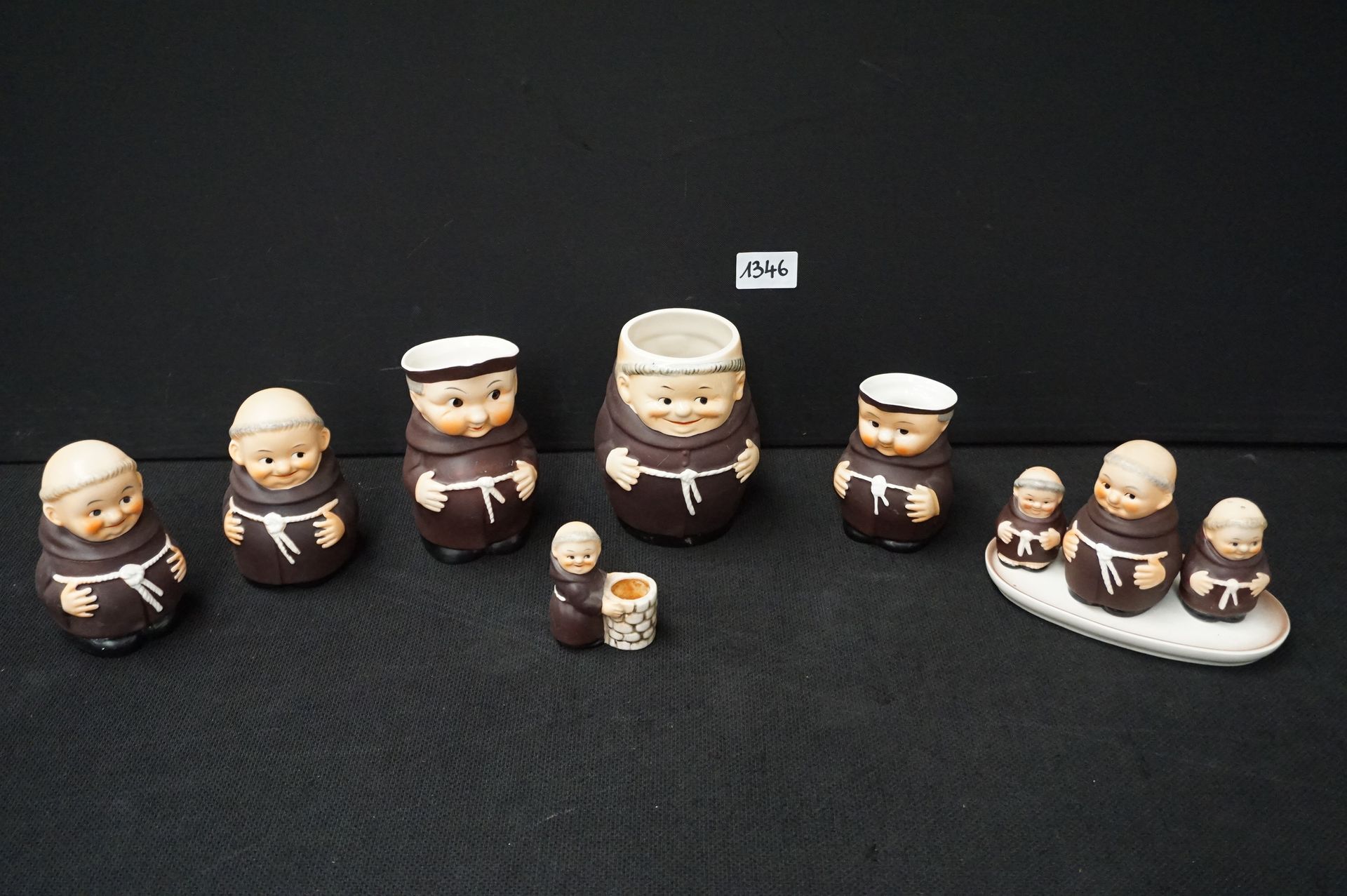 GOEBEL 
9 pieces "GOEBEL" - "Fathers" - H: 7 to 13 cm Monk - Pitcher - Salt and &hellip;