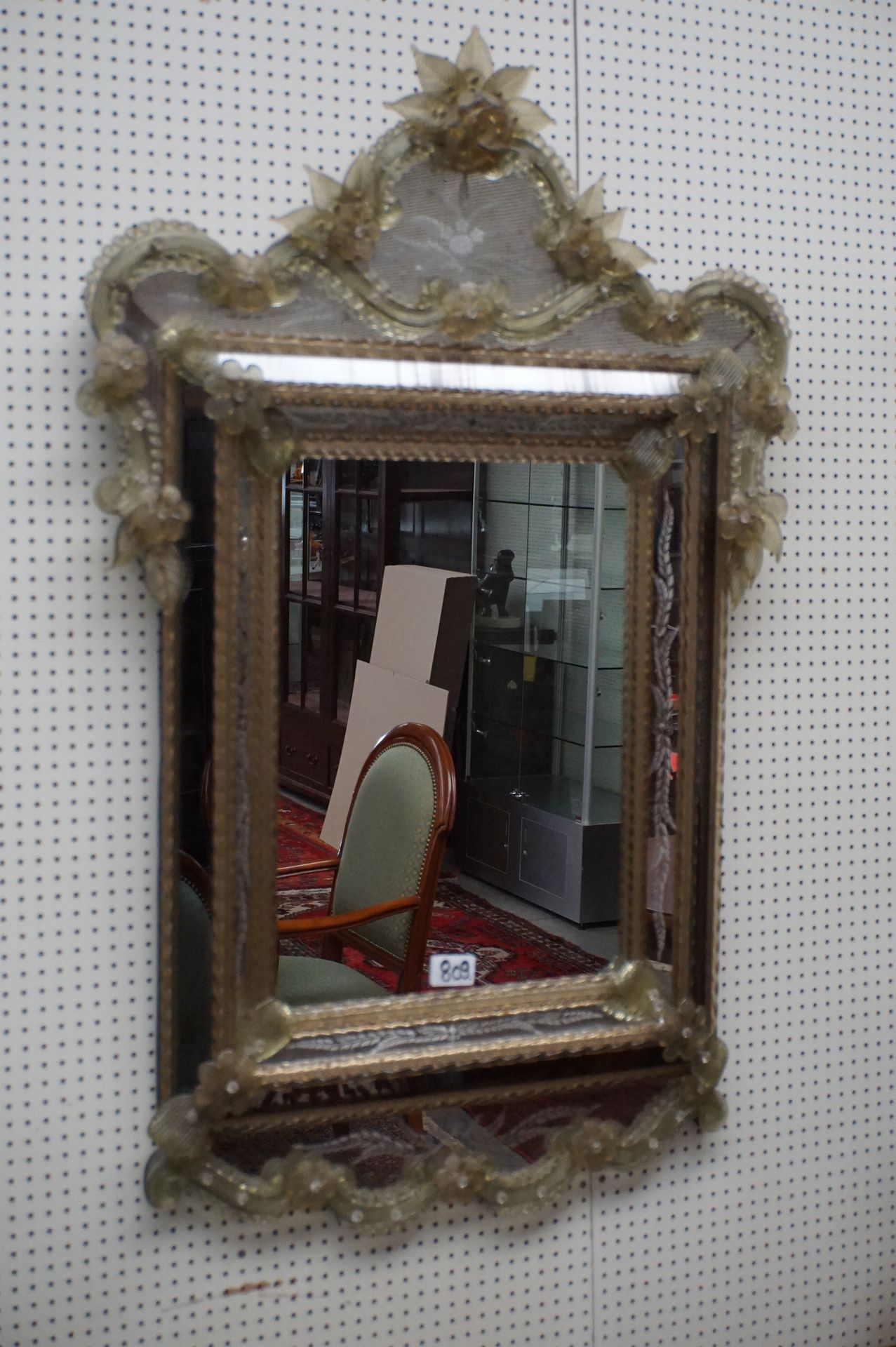 Magnifique miroir vénitien - Motifs floraux en relief - Petit dégât mineure - 10&hellip;