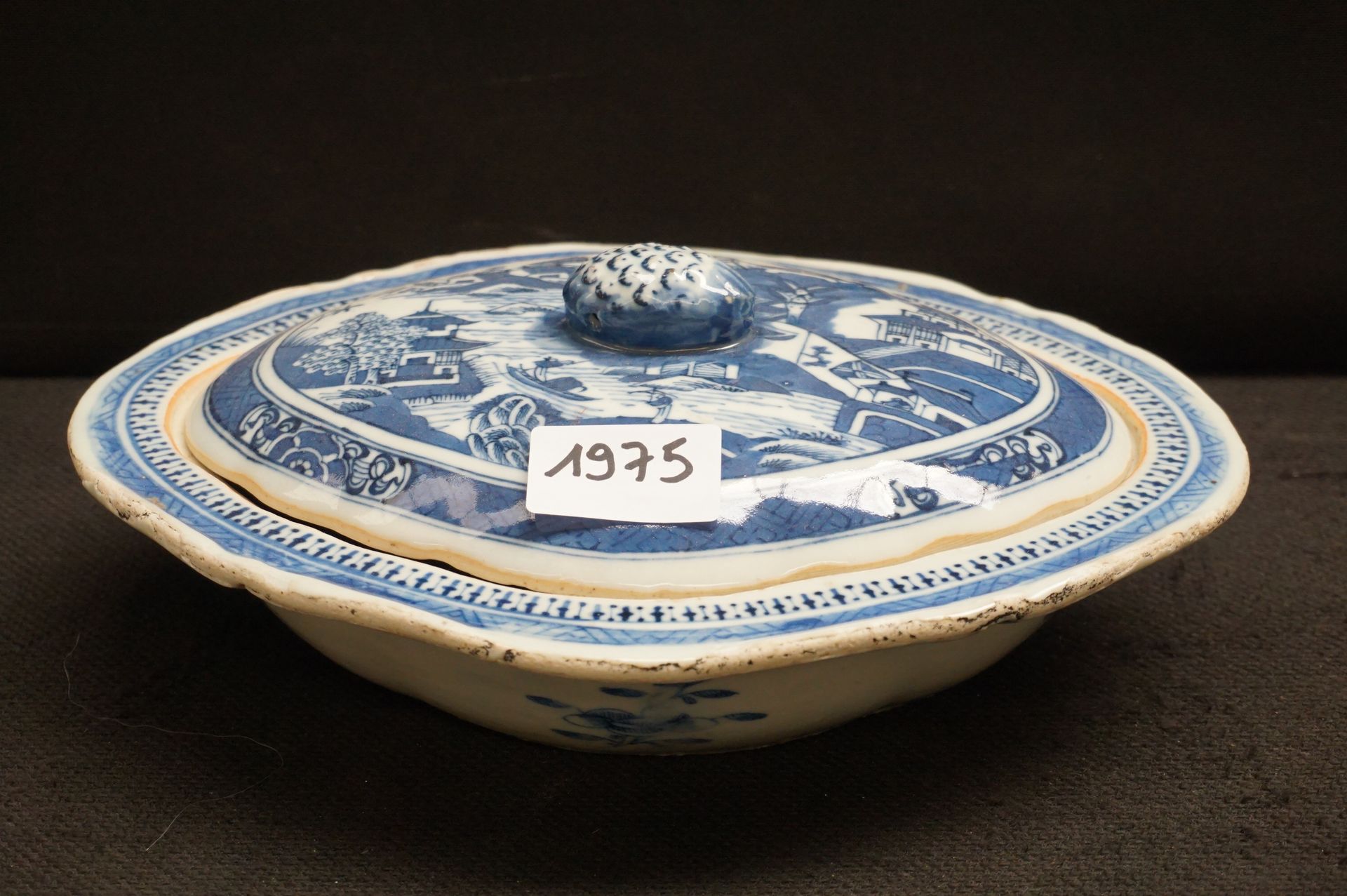 Null 中国古董瓷器盖碗 - 青花 - 山水装饰 - 长：25厘米