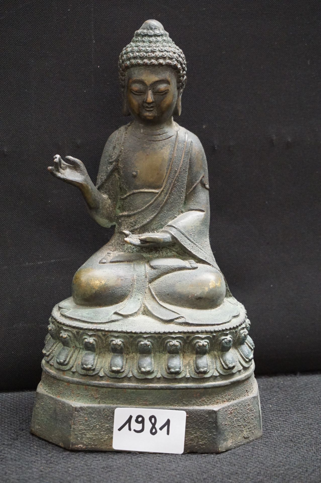 Null 亚洲青铜雕塑 - "坐着的Bouddha" - 高: 24 cm
