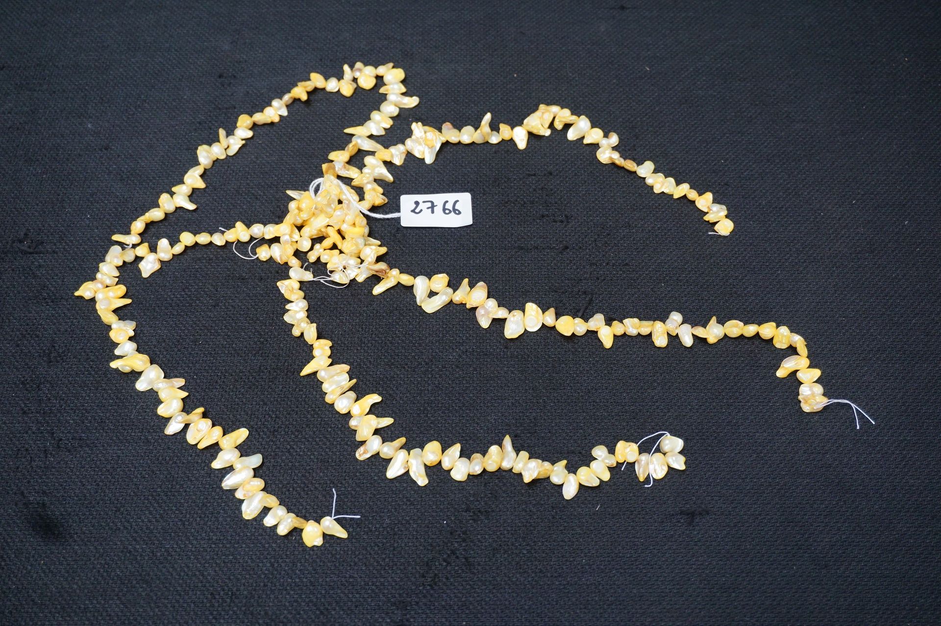 Null Lot of baroque natural pearls - Yellow colored