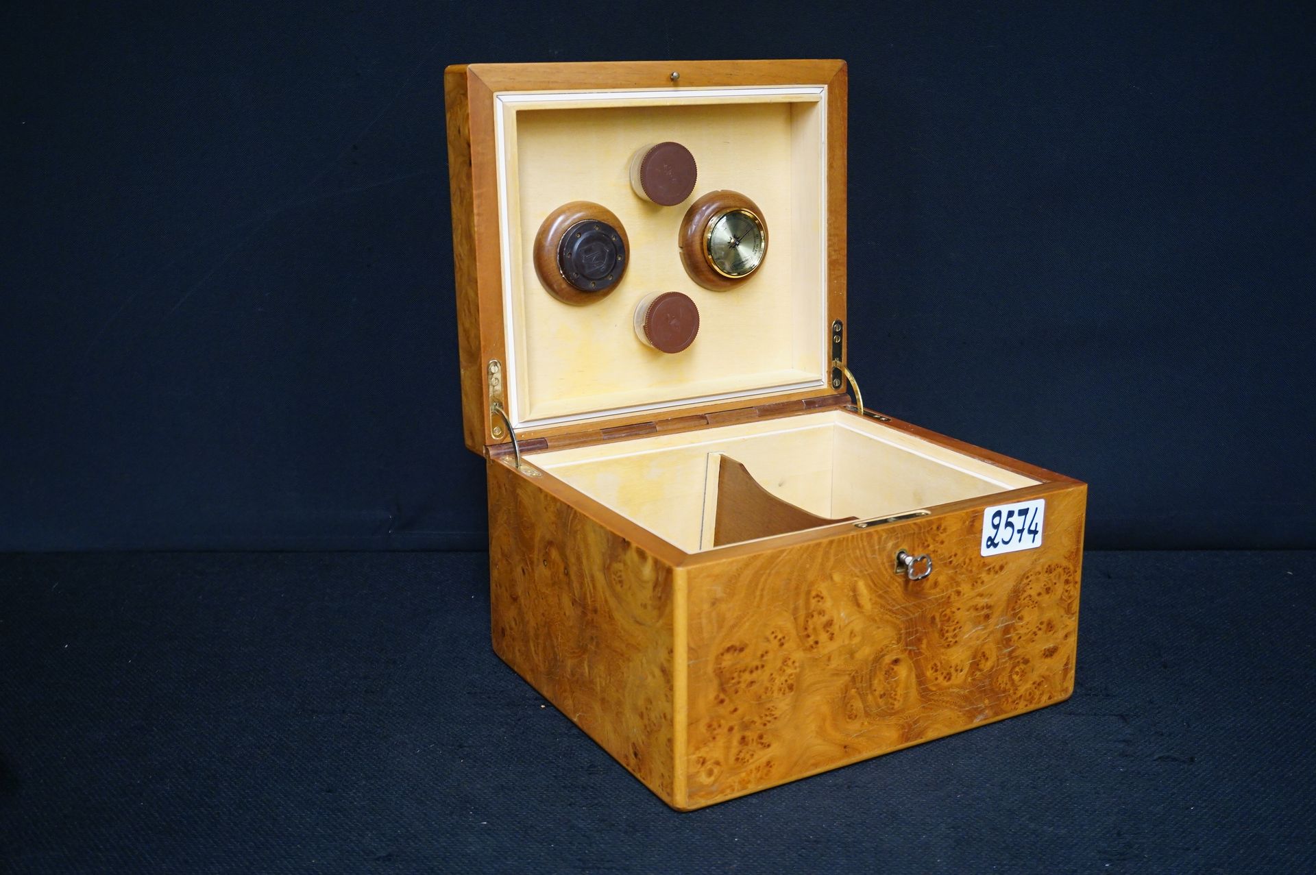 Null Cigar box with inside Hygrometer - 24 x 21 x 16 cm