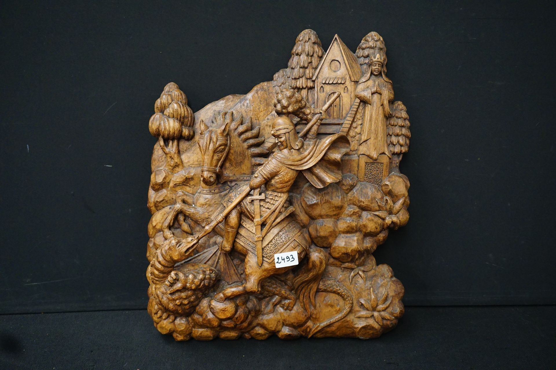 Null 
Sculpture en bois - Basrelief - Saint Michel terrassant le dragon - H : 58&hellip;