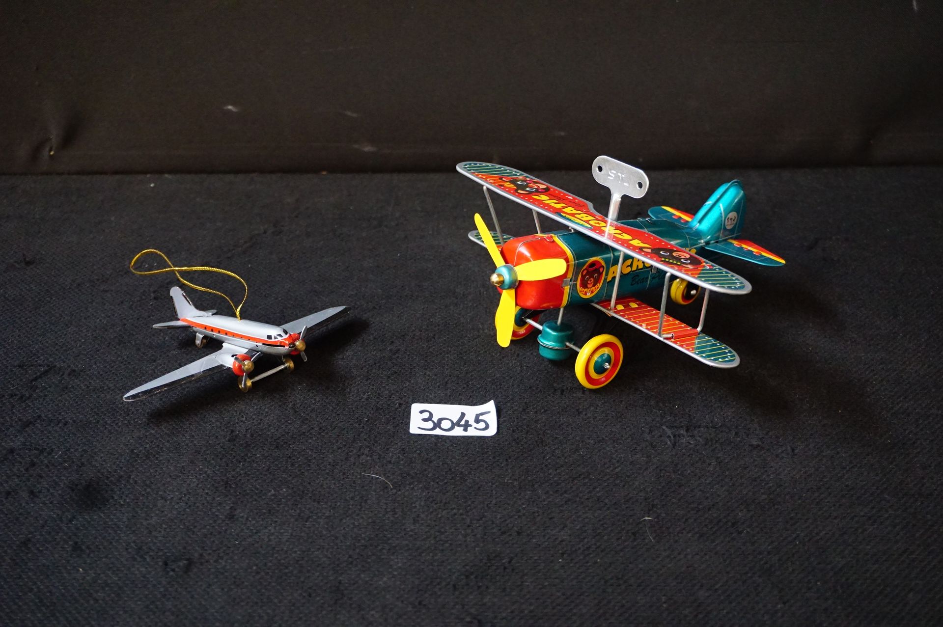 Null 
2 Avions jouets mécanique en métal - 1 - L : 9 à 17 cm - Avec clé de remon&hellip;