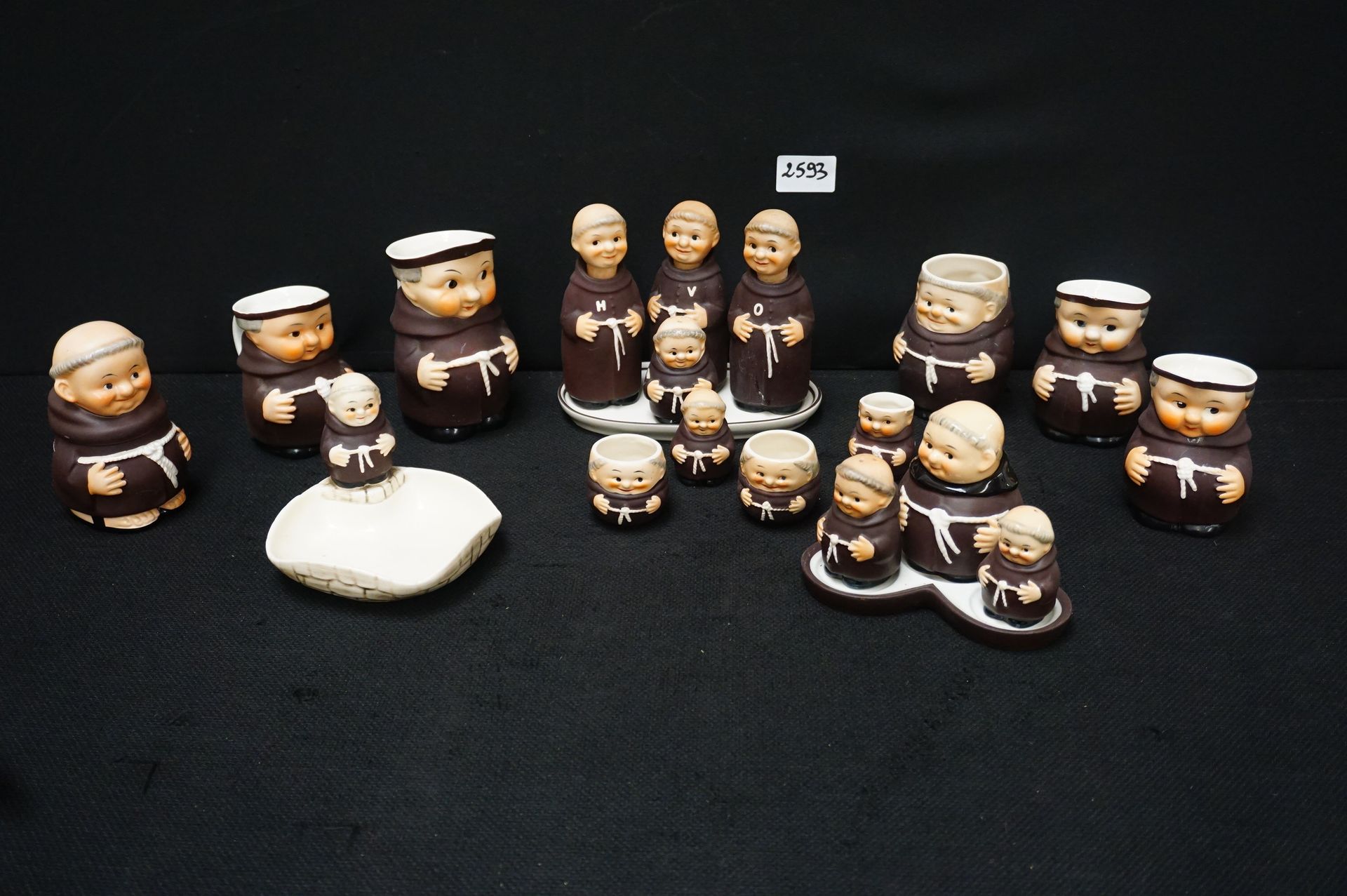 GOEBEL 18 pieces "GOEBEL" - "Fathers" - H: 5 to 13 cm