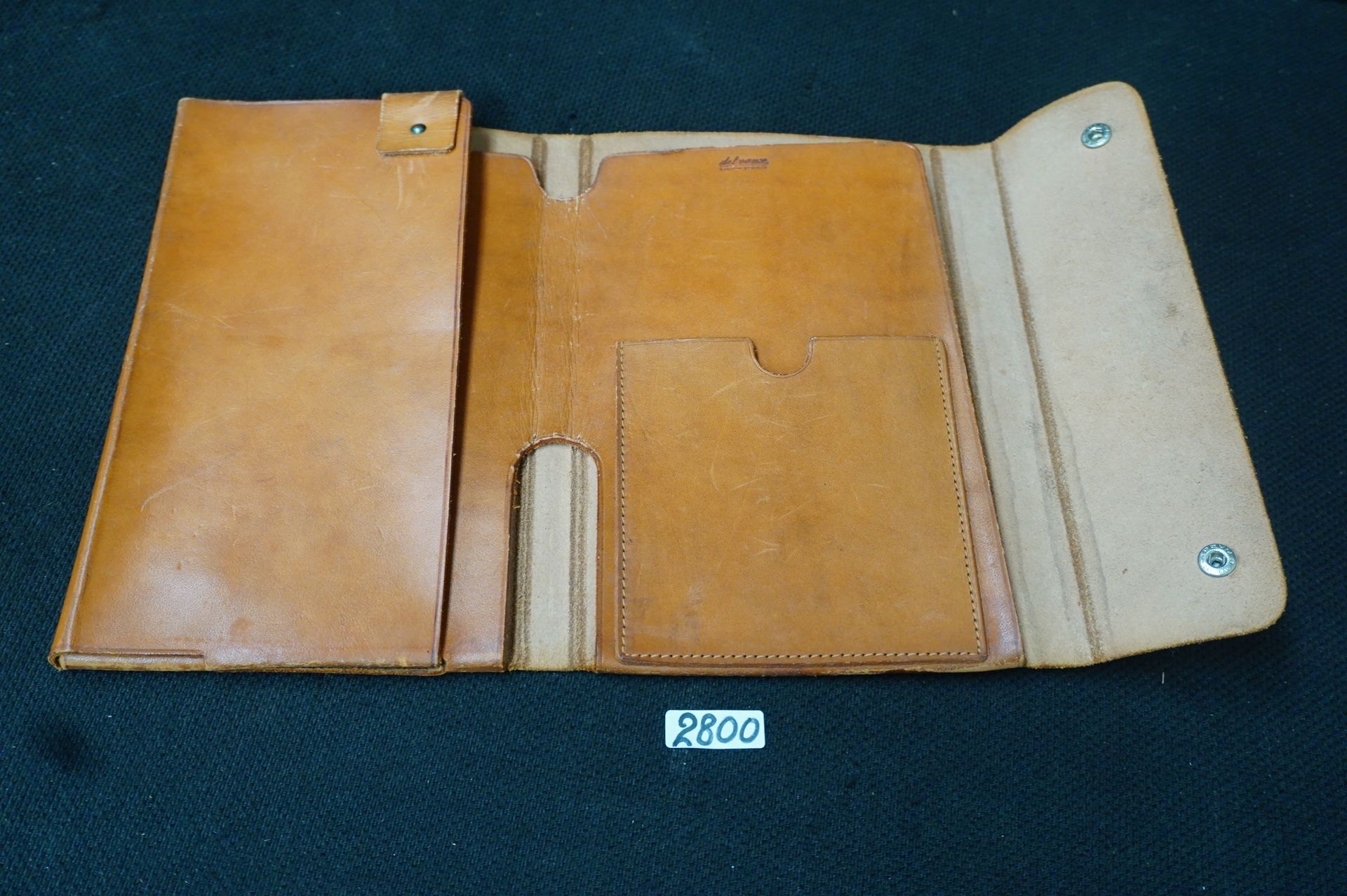 DELVAUX 复古的皮革 "文件门"。
