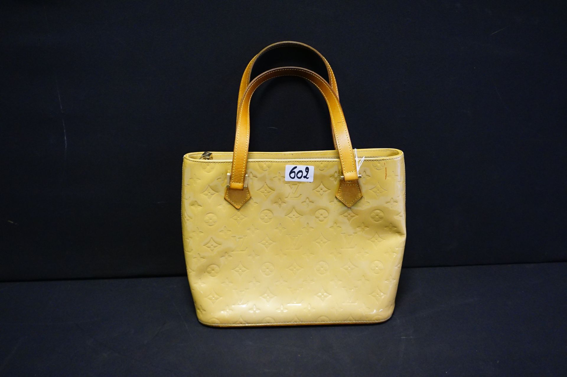 LOUIS VUITTON Original handbag in leather - Model "HOUSTON" - Color: Jaune mouta&hellip;