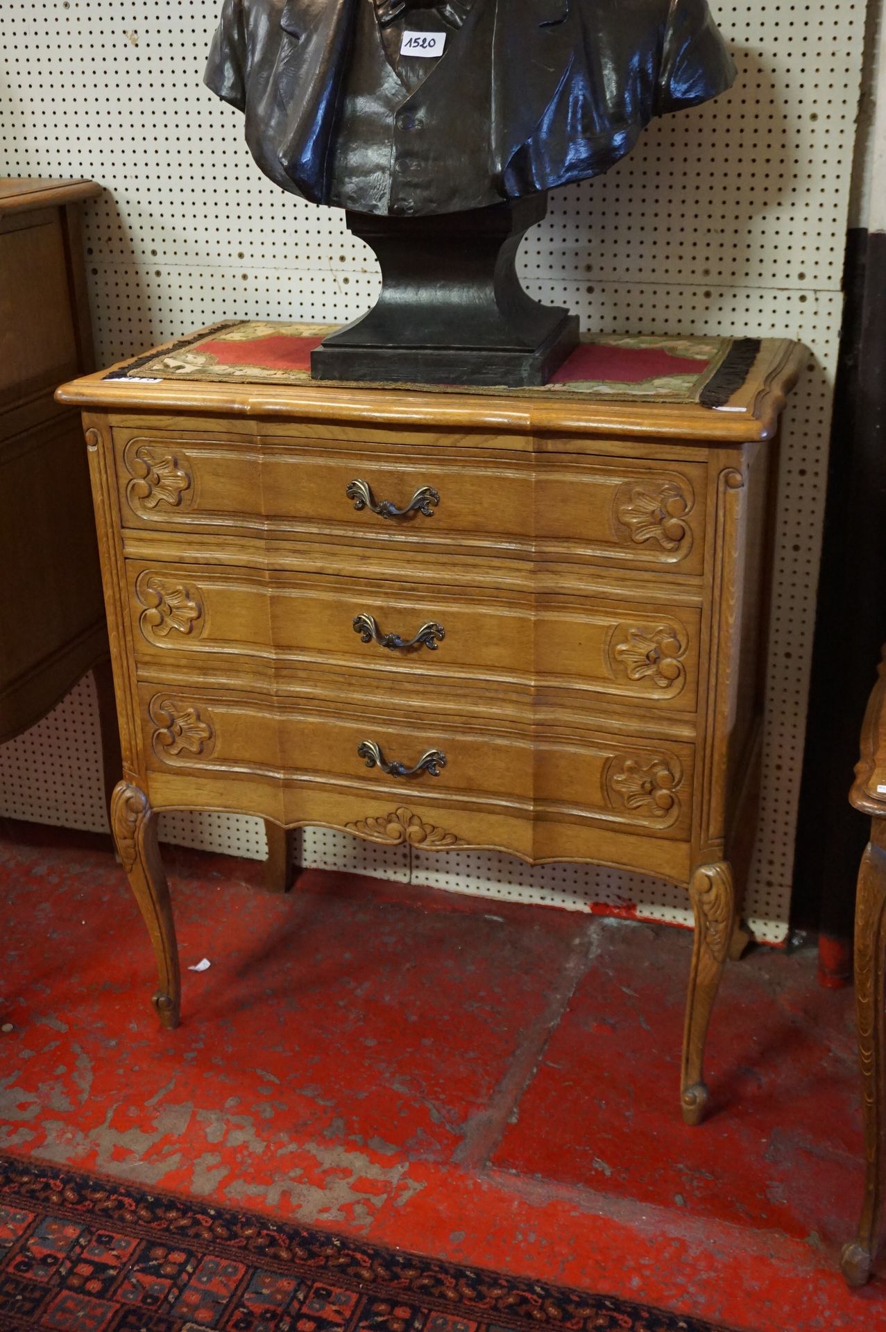 Null Louis XV style dresser - With 3 drawers - L: 73 cm
