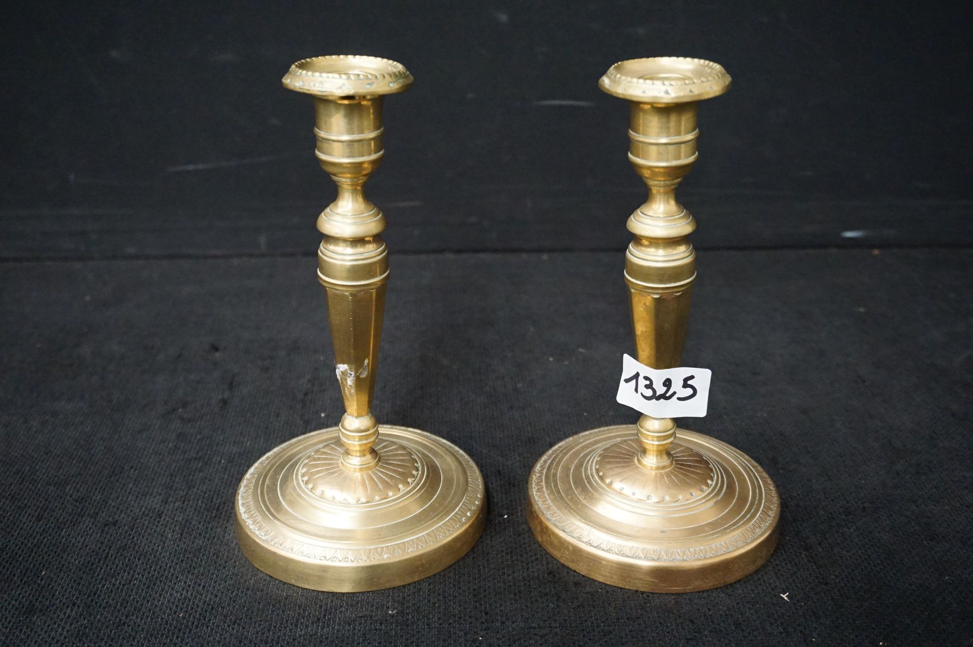 Null 2个青铜烛台 - 约1900年 - 高: 20厘米