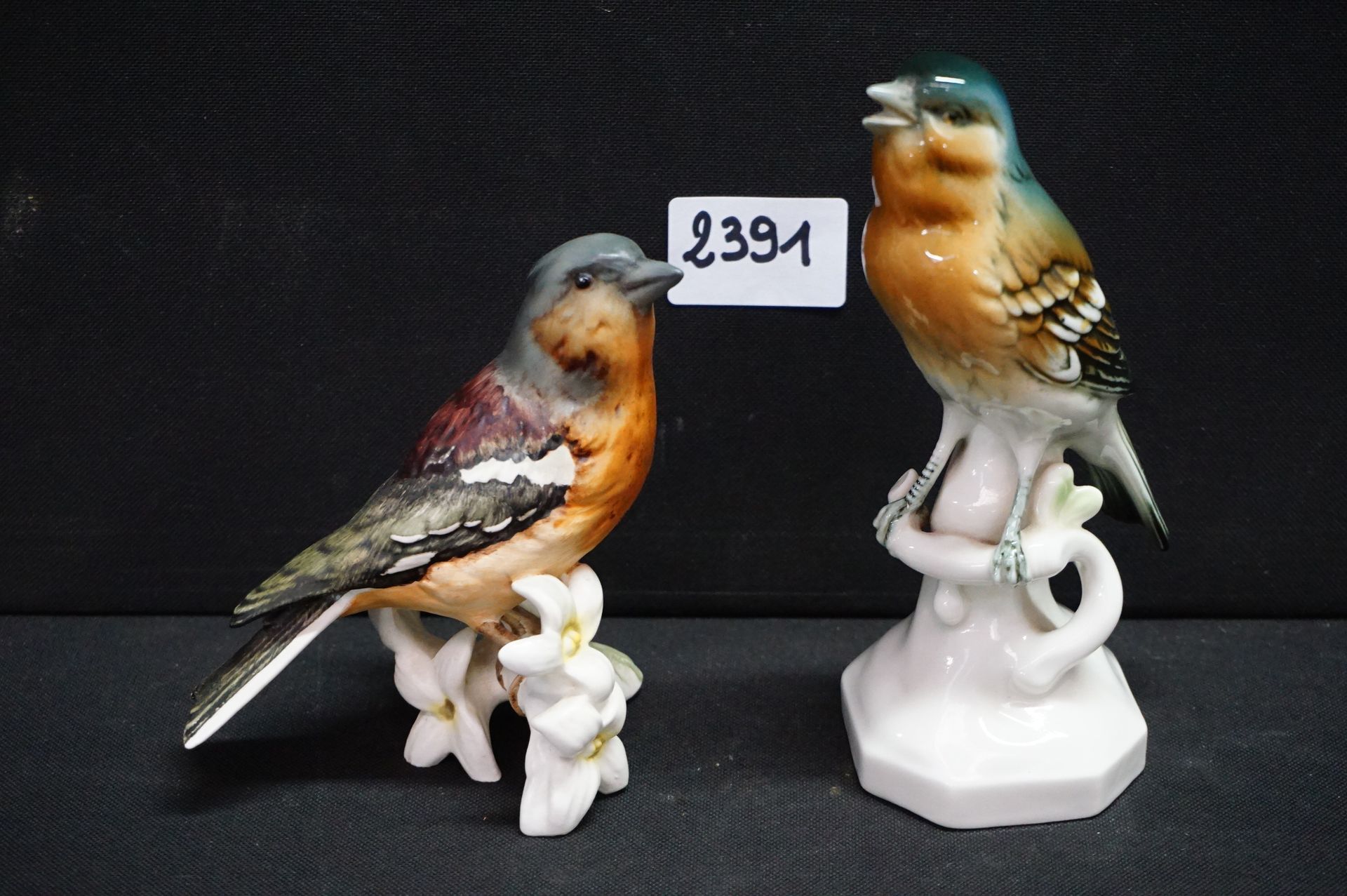 Null 2 birds in German porcelain - 1 signed GOEBEL + 1 VOLKSTEDT-RUDOLSTADT - H:&hellip;